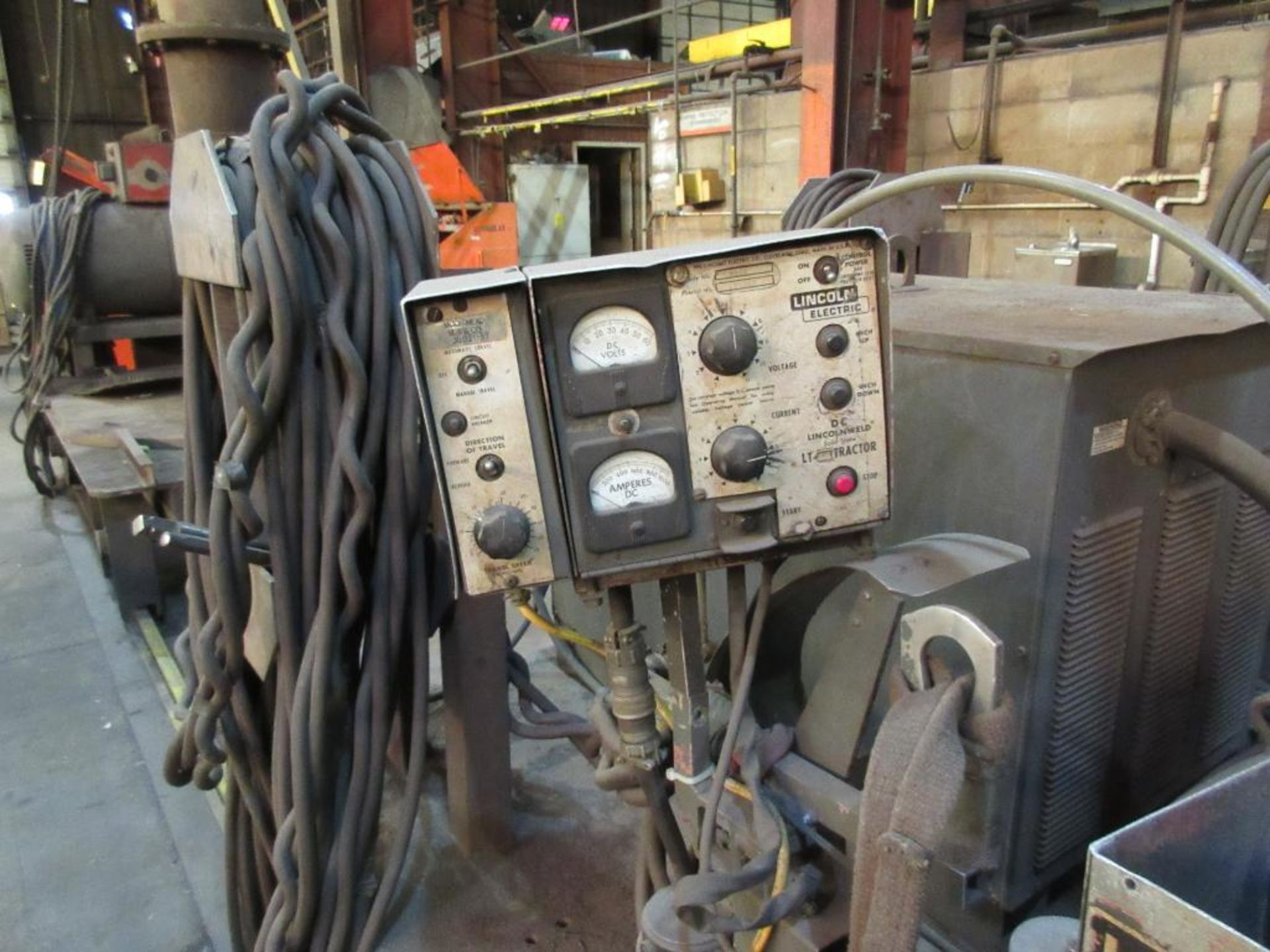 LINCOLN ELECTRIC WELDING MANIPULATORS RADIAL TRACK WELDING SYSTEM WITH LINCOLN IDEALARC DC-1000 DC - Image 8 of 10