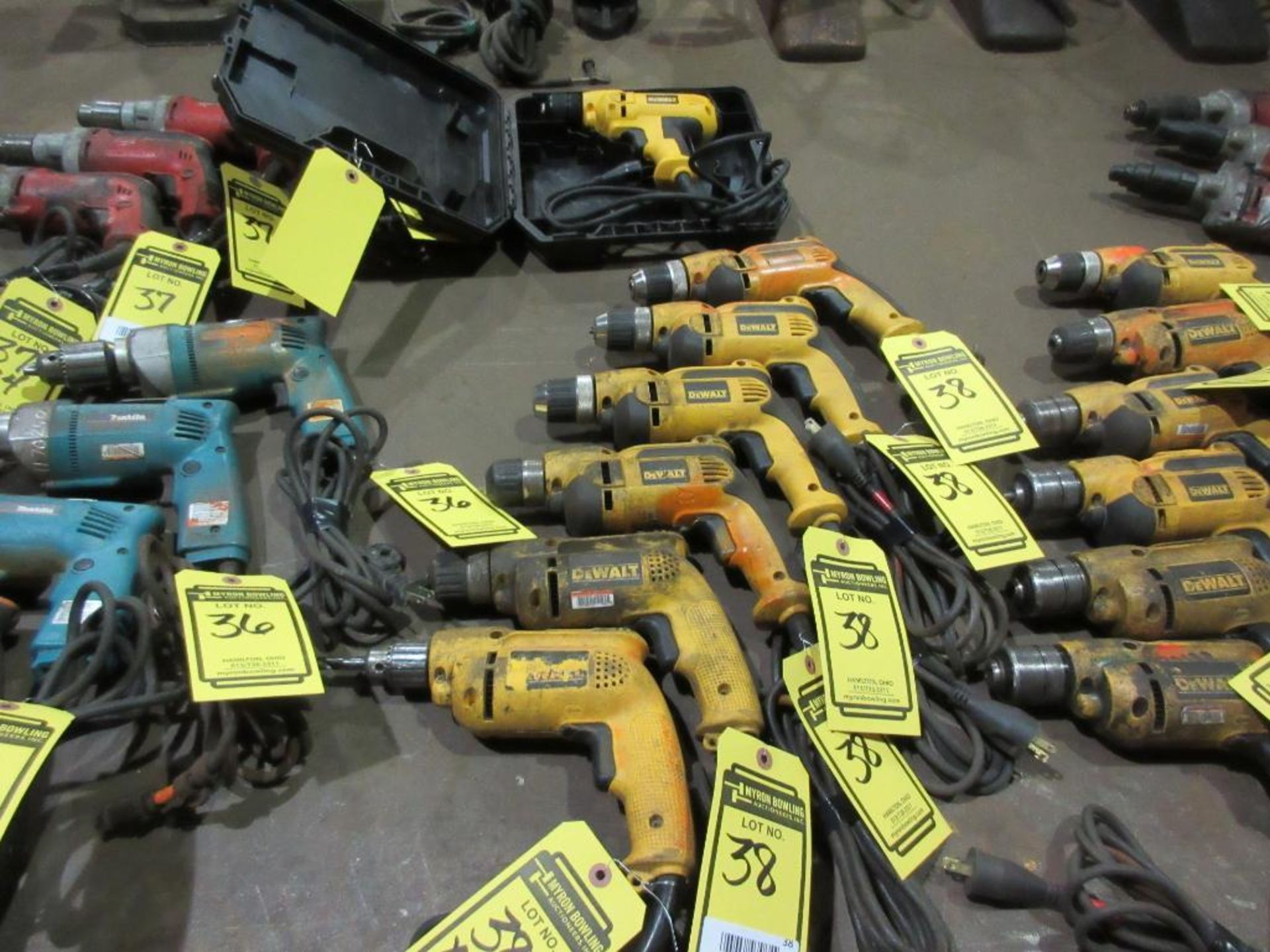 (7) DEWALT 3/8'' VSR DRILLS, 120 V.