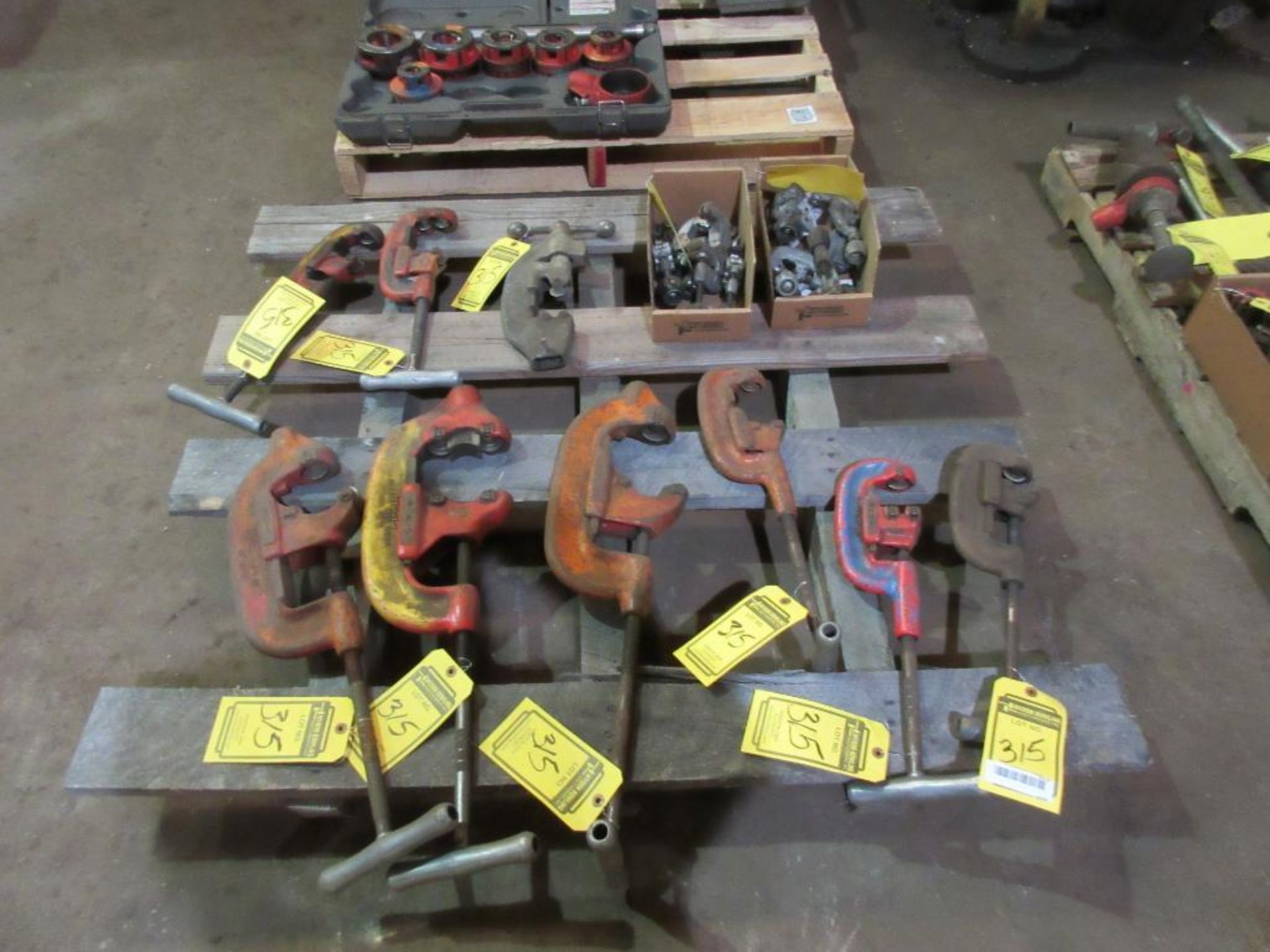 PALLET W/ PIPE/TUBE CUTTERS