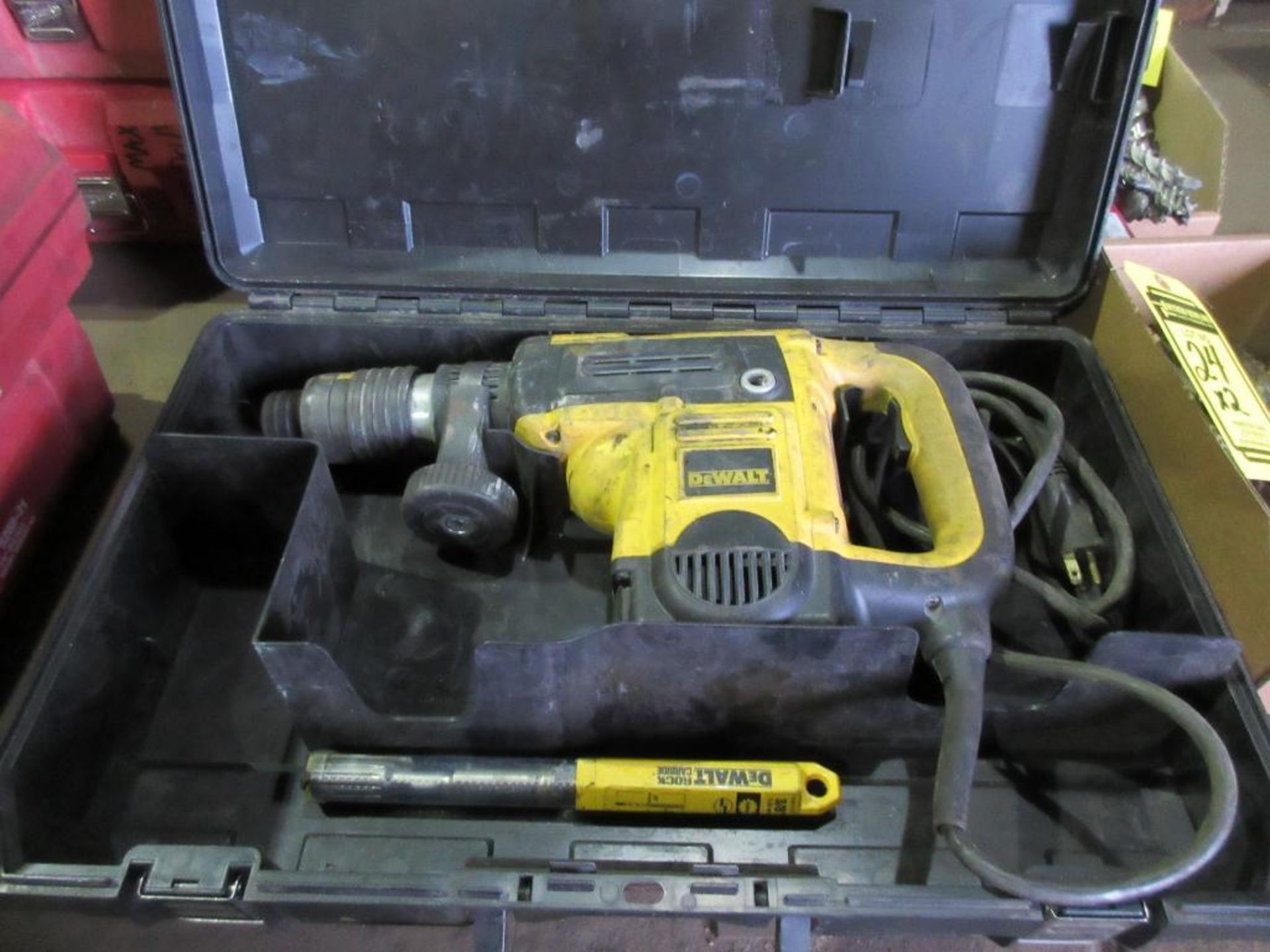 DEWALT D25553 1 9/16'' SPLINE ROTARY HAMMER DRILL, 120 V., 12 AMP