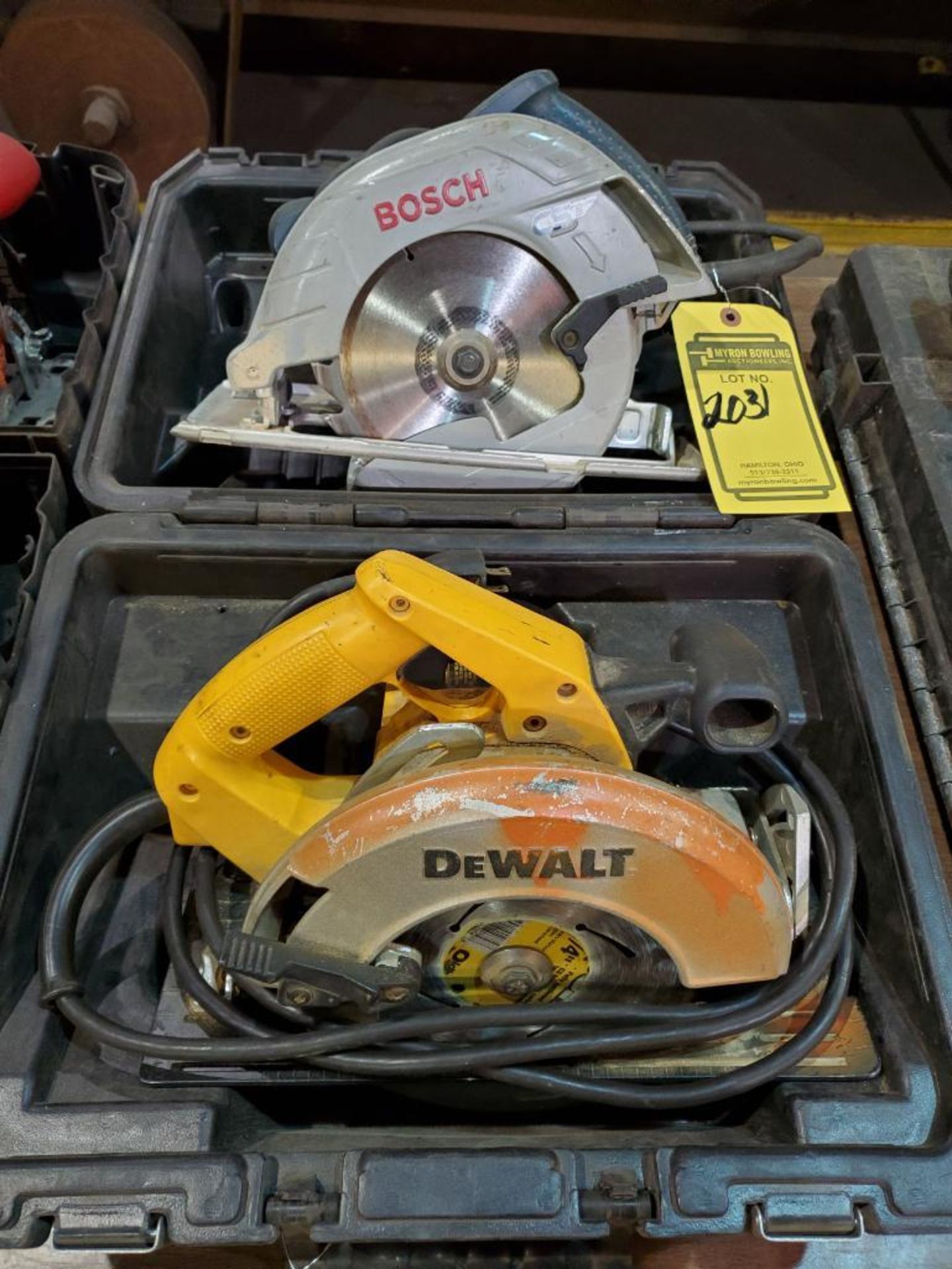 BOSCH AND DEWALT 7 1/4'' CIRCULAR SAW W/ CARBIDE BLADES, 110 V.