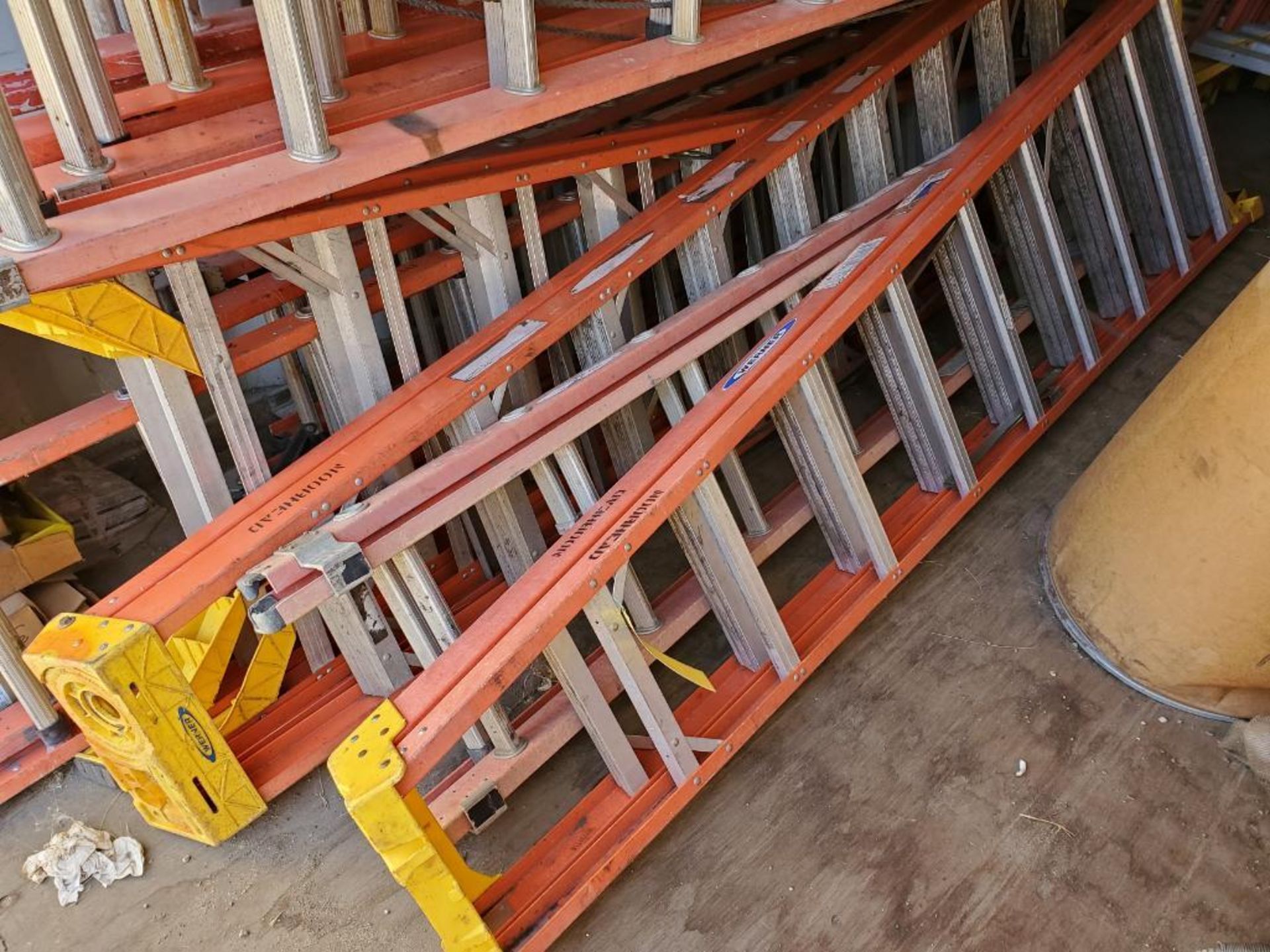 (12) ASSORTED WERNER EXTENSION LADDERS AND STEP LADDERS 10'-24' - Image 3 of 5