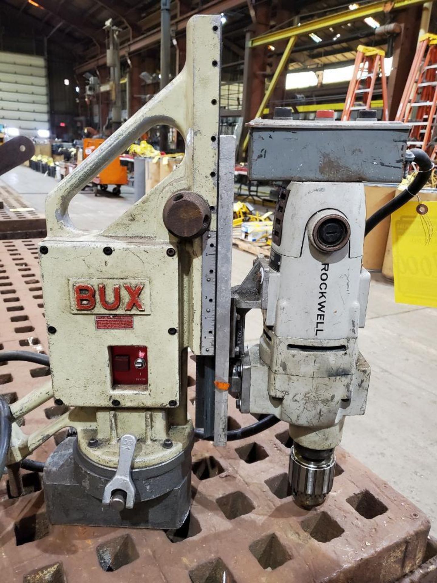 BUX ROCKWELL MAGNETIC DRILL W/ CASE, MODEL 77752, 1'', 15 AMPS, 1 HP, BUX MAGNETIC BASE, MODEL DH3/4 - Bild 4 aus 5