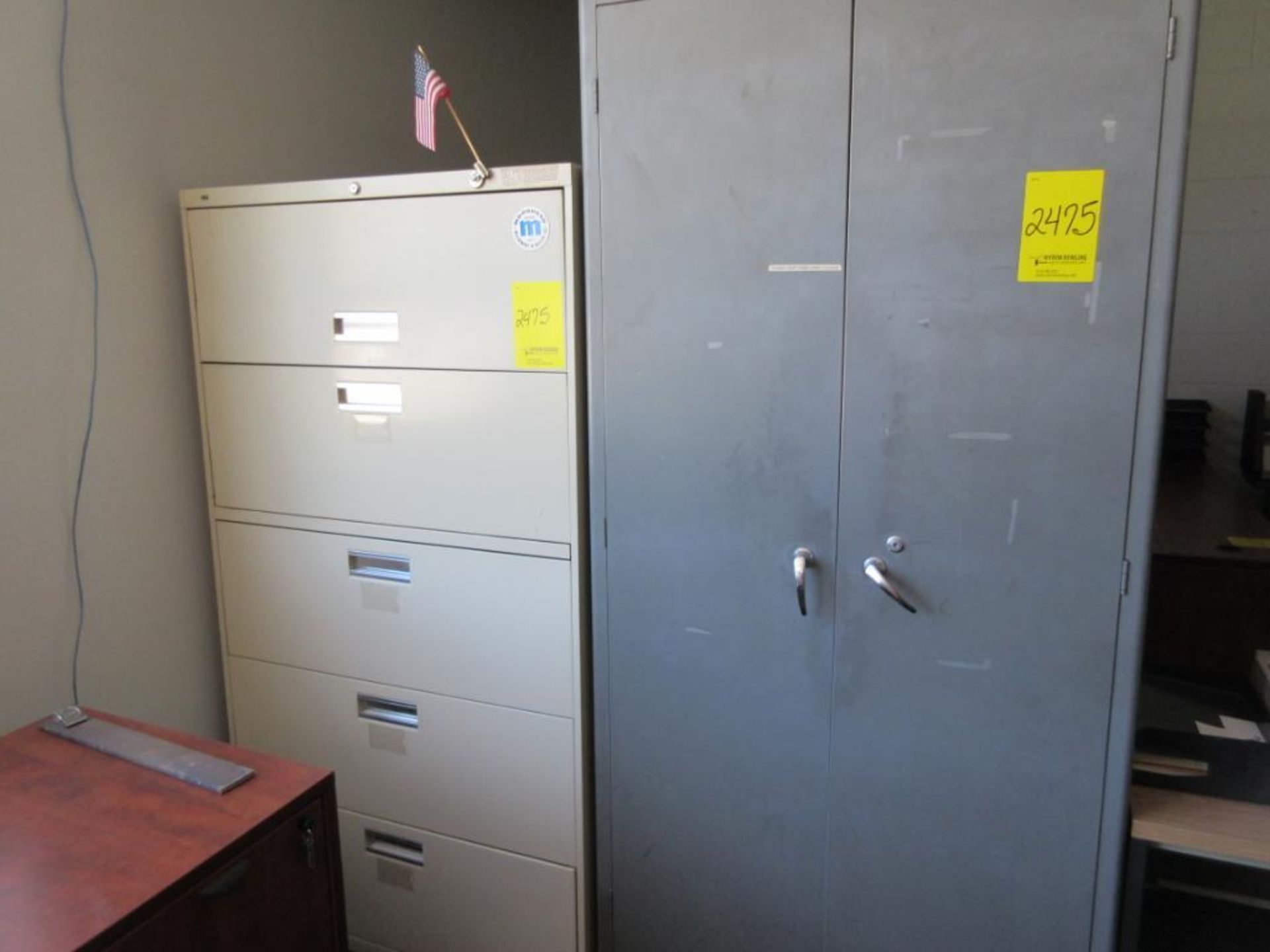 OFFICE AND CONTENTS: DESK CHAIRS FILE CABINETS SHELVING UNIT 2-DOOR CABINET TABLES CUBICLE PANELS - Image 11 of 17