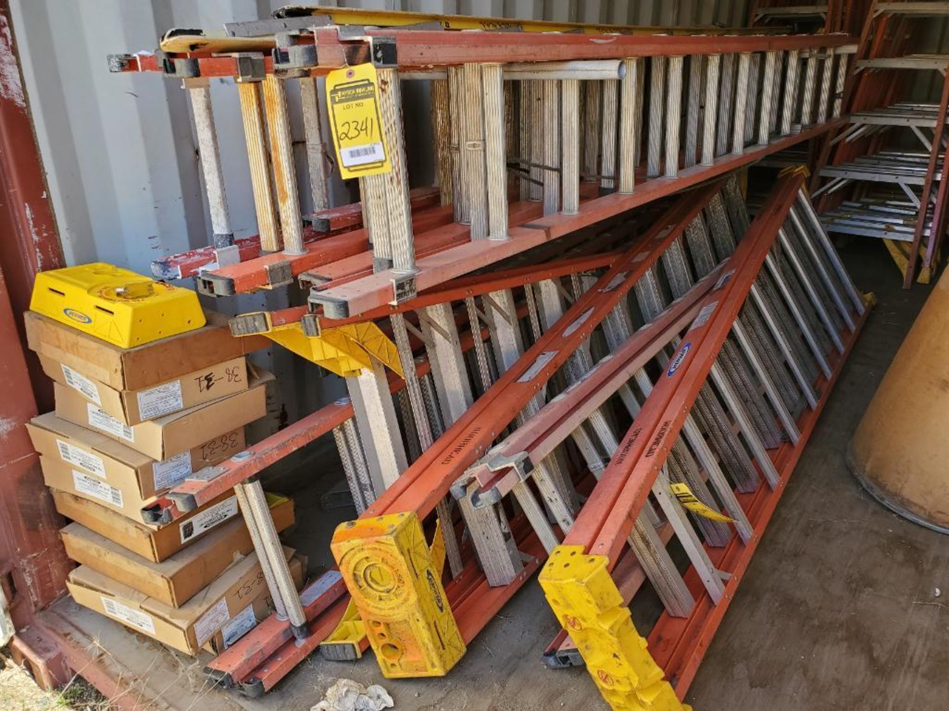 (12) ASSORTED WERNER EXTENSION LADDERS AND STEP LADDERS 10'-24' - Image 2 of 5