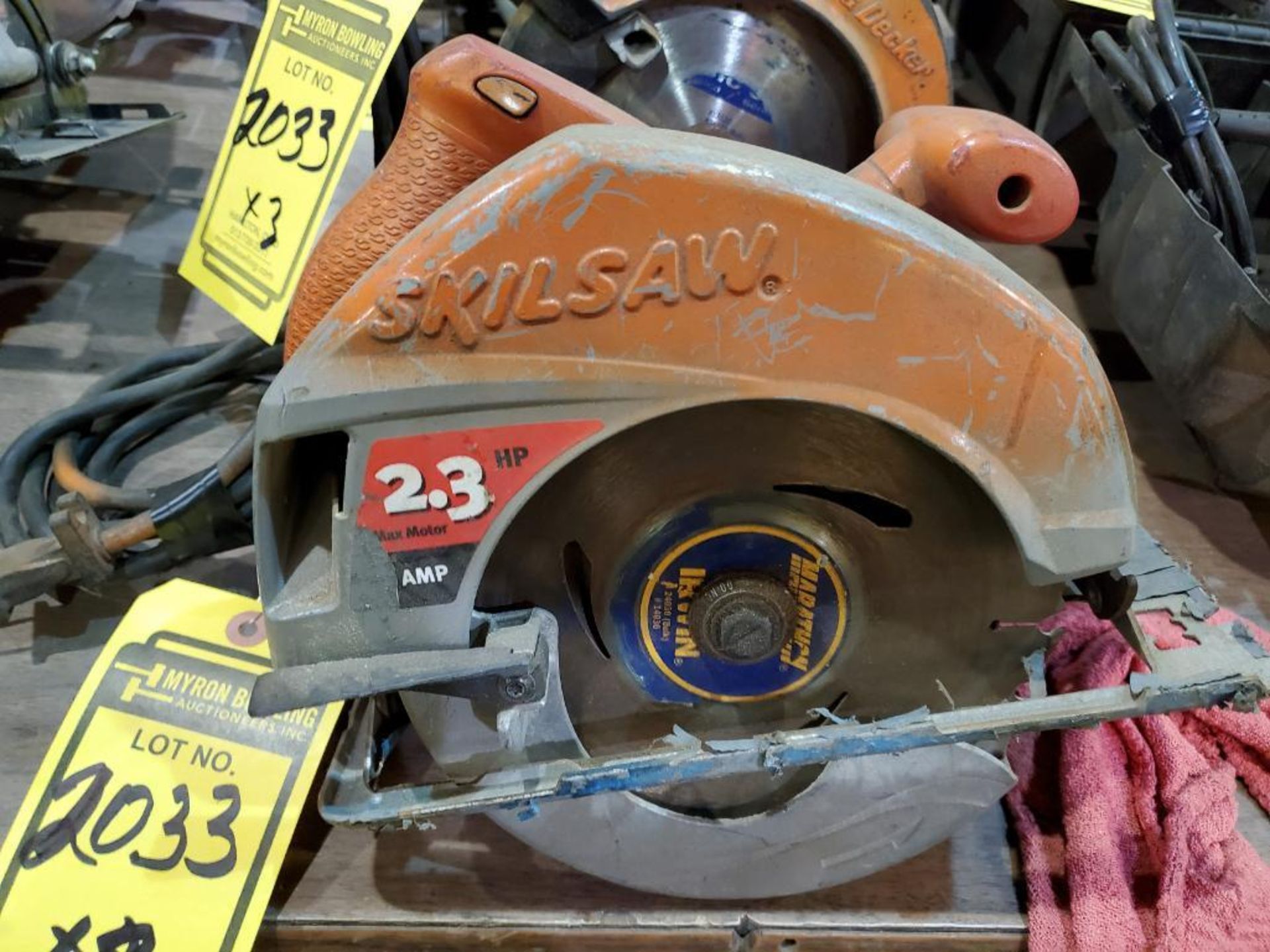 (3) 7 1/4'' CIRCULAR SAW, (2) BLACK AND DECKER, (1) SKILSAW, 110 V. - Image 6 of 10