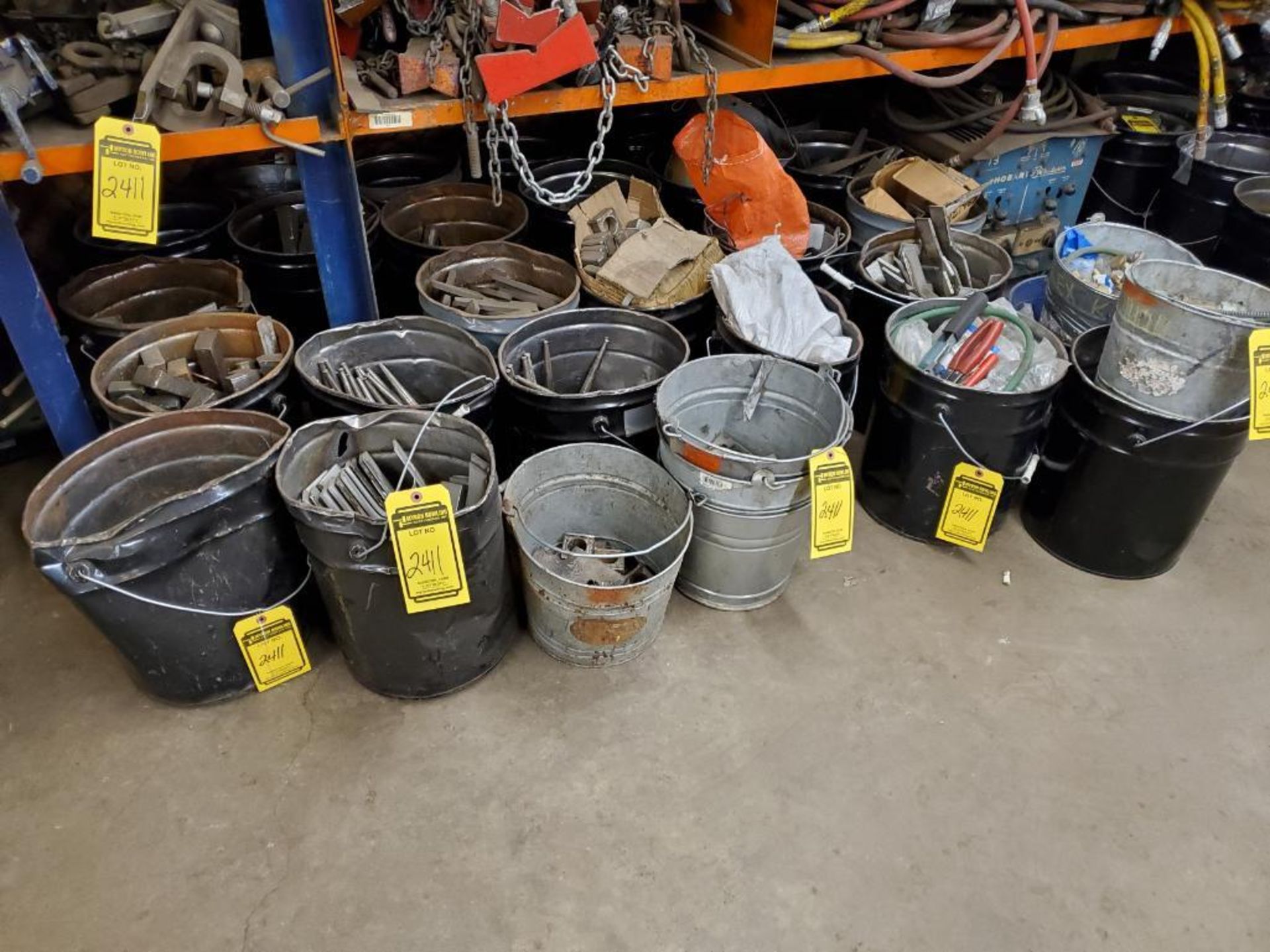 ASSORTED AIR HOSES AND FITTINGS, CLAMPS, DRIFT PINS, WEDGES AIR TOOLS, PULLEYS , AIR TUBE CUTTERS, T - Bild 2 aus 14