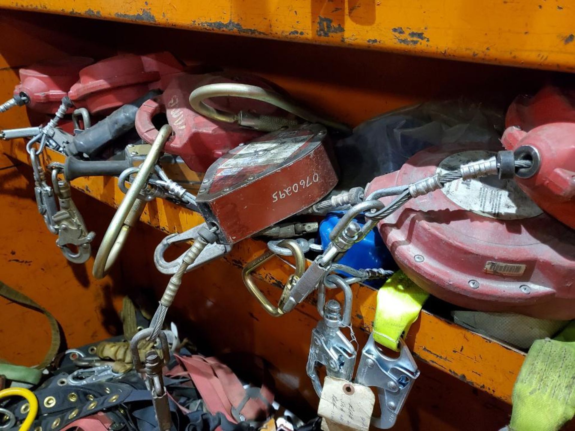 JOB SITE BOX WITH ASSORTED SPIDER SELF- RETRACTING LIFELINES, SHOCK ABSORBING LANYARDS - Image 8 of 14