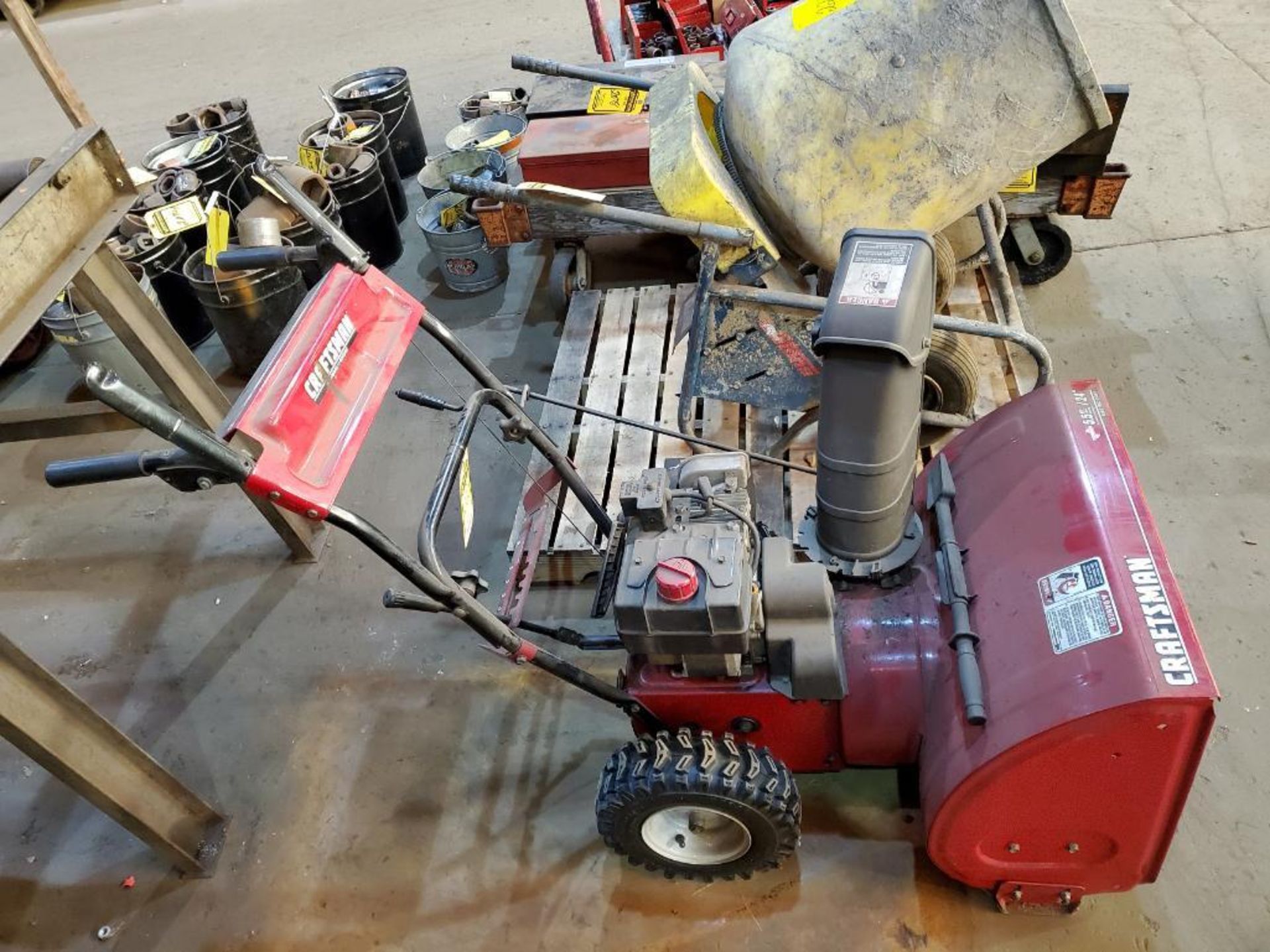 CRAFTSMAN SNOWBLOWER, 5.5 HP, 24'', ELECTRONIC START, 5-FORWARD 2-REVERSE - Image 4 of 5