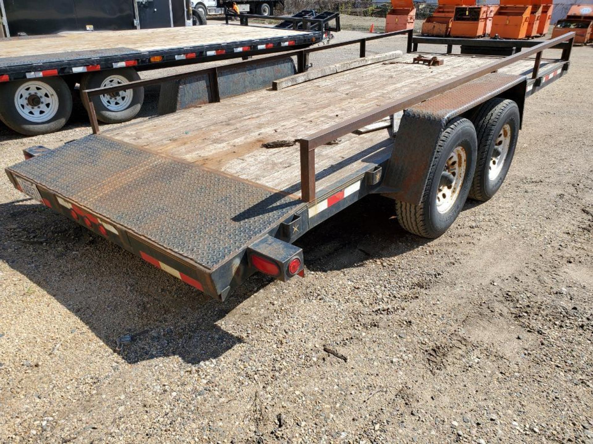 22' TRAILER, DUAL AXLE, TOOL BOX WITH 2 1/2'' STRAPS - Image 4 of 6