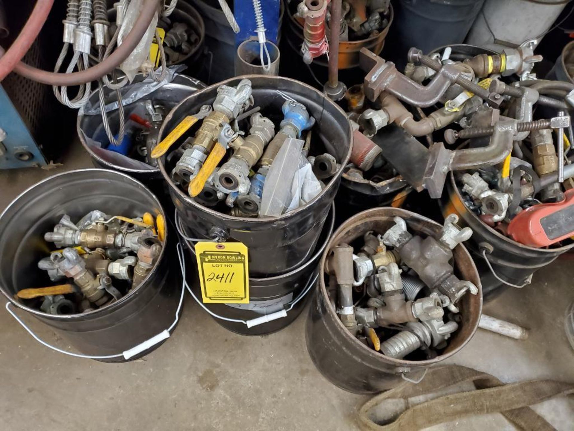 ASSORTED AIR HOSES AND FITTINGS, CLAMPS, DRIFT PINS, WEDGES AIR TOOLS, PULLEYS , AIR TUBE CUTTERS, T - Bild 8 aus 14
