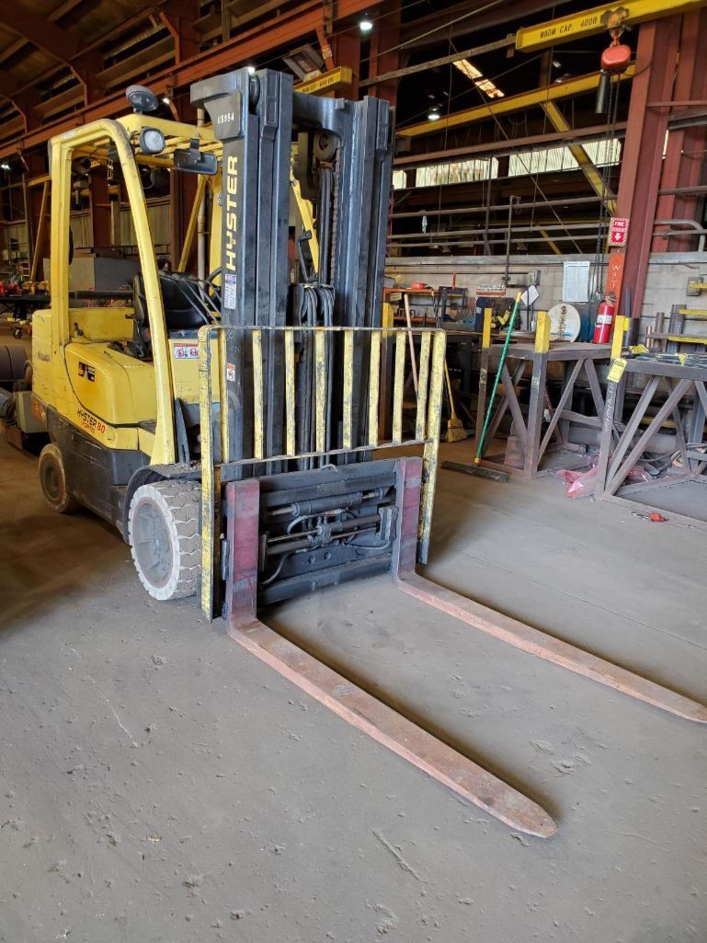 2015 HYSTER 8,000 LB FORK LIFT, MODEL S80FT, S/N J004V01954N, 5,404 HOURS, LP CUSHION TIRES, 3-STAGE - Image 4 of 11