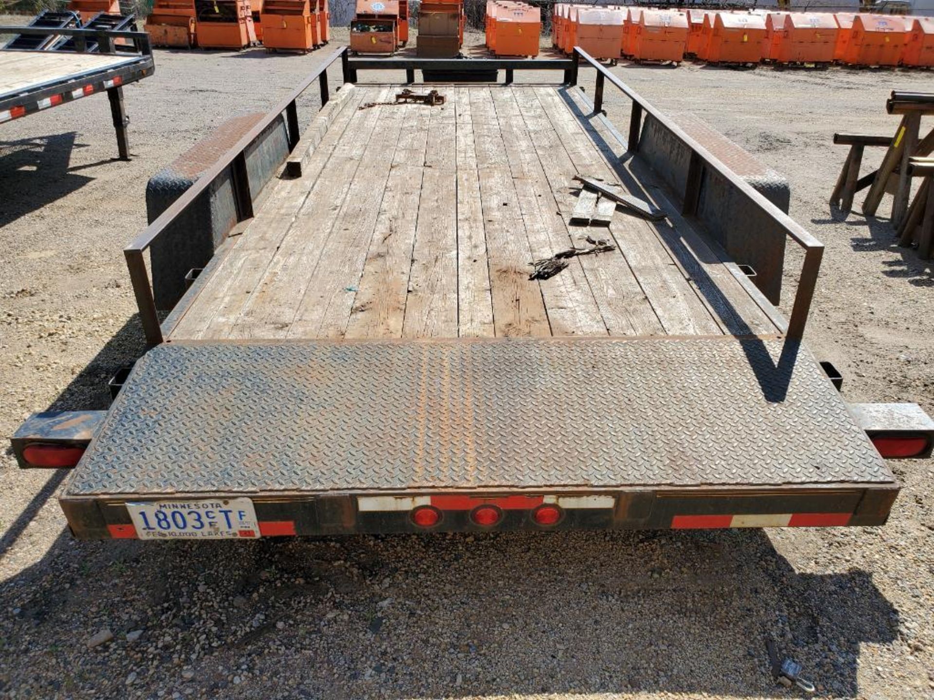 22' TRAILER, DUAL AXLE, TOOL BOX WITH 2 1/2'' STRAPS - Image 5 of 6