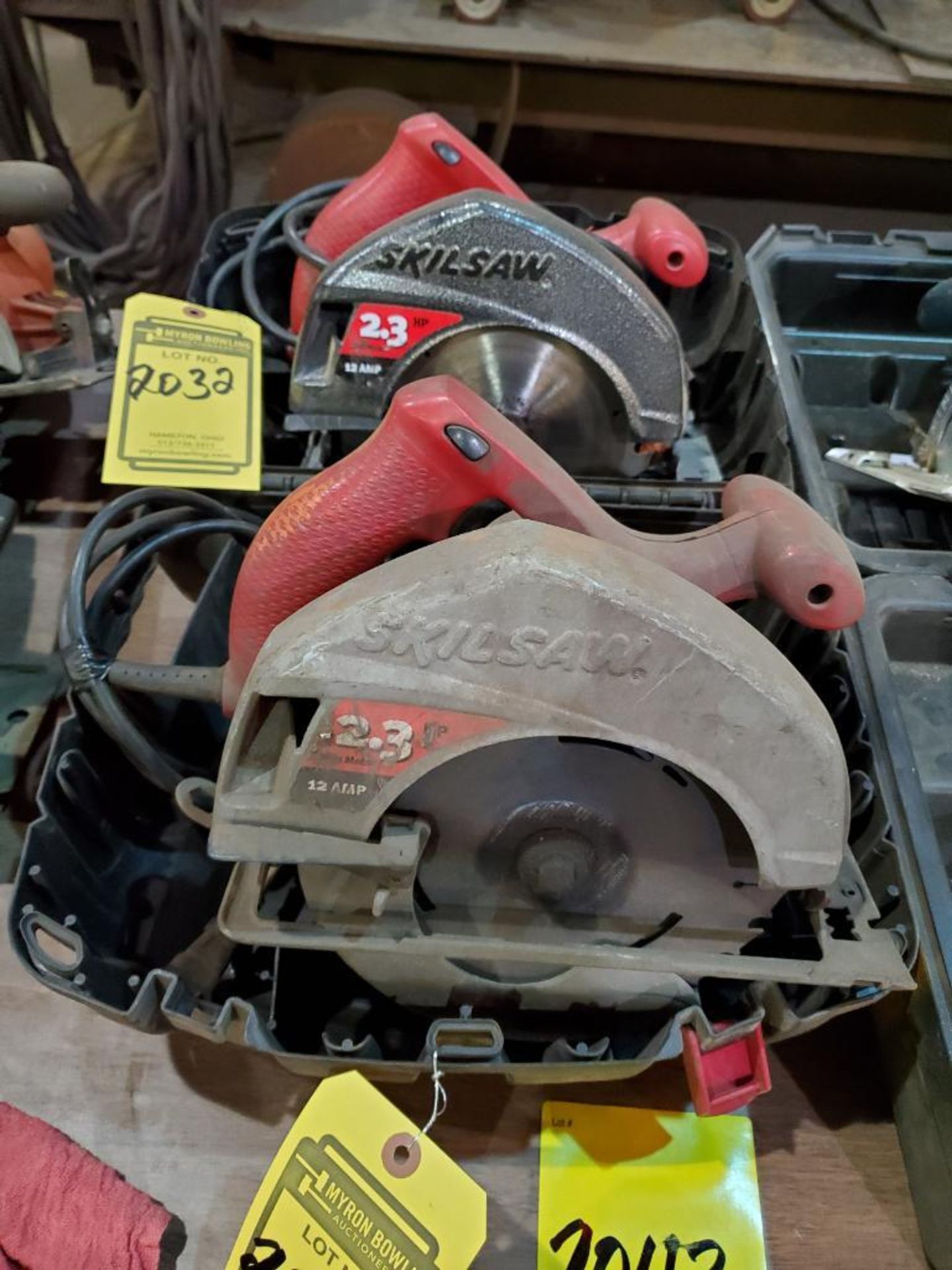 (2) SKILSAWS 7 1/4'' W/ CARBIDE BLADES, 110 V.