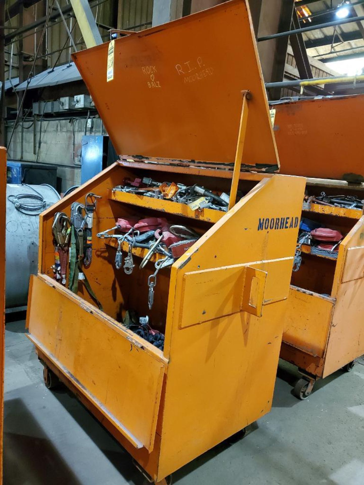 JOB SITE BOX WITH ASSORTED SPIDER SELF- RETRACTING LIFELINES, SHOCK ABSORBING LANYARDS - Image 2 of 14