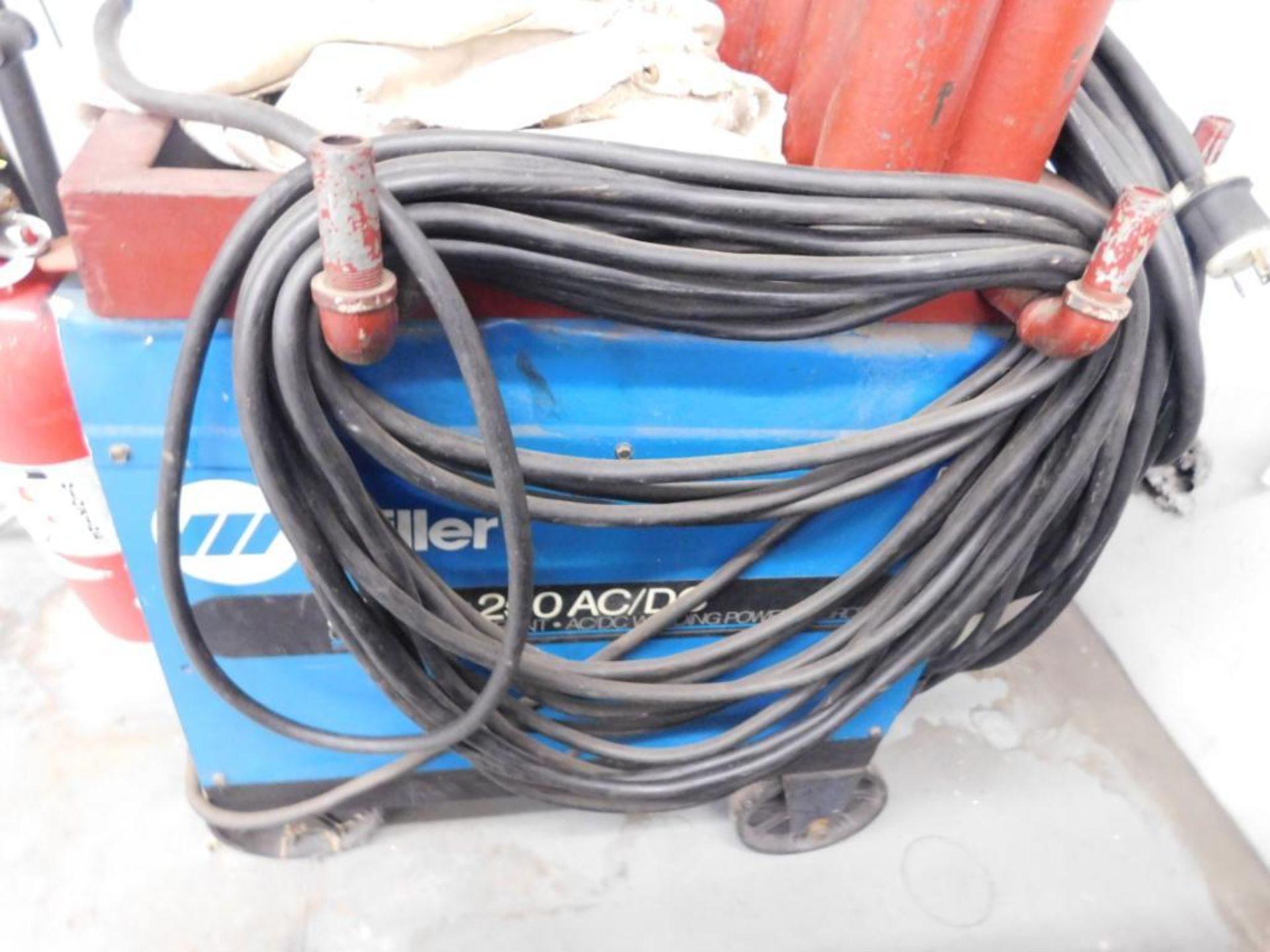 DIALARC 250 AC/DC CONSTANT CURRENT AC/DC ARC WELDING POWER SOURCE, S/N KE642080 - Image 2 of 4