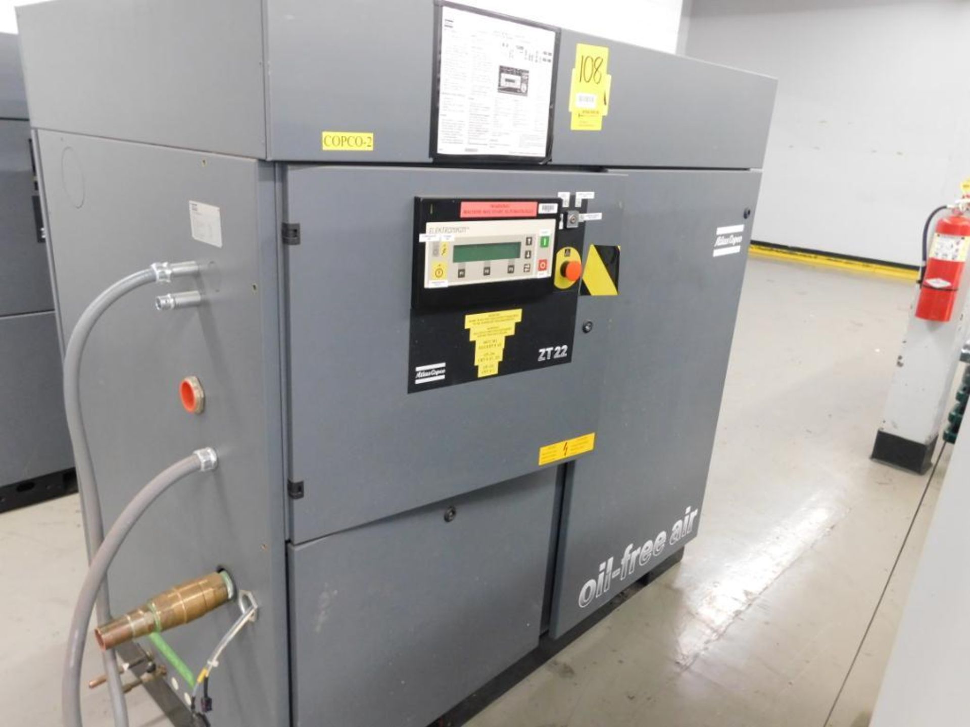 2000 ATLAS COPCO ZT22 AIR COMPRESSOR, 32-HP, 125 PSIG MAX WORKING PRESSURE, S/N AIF.064233