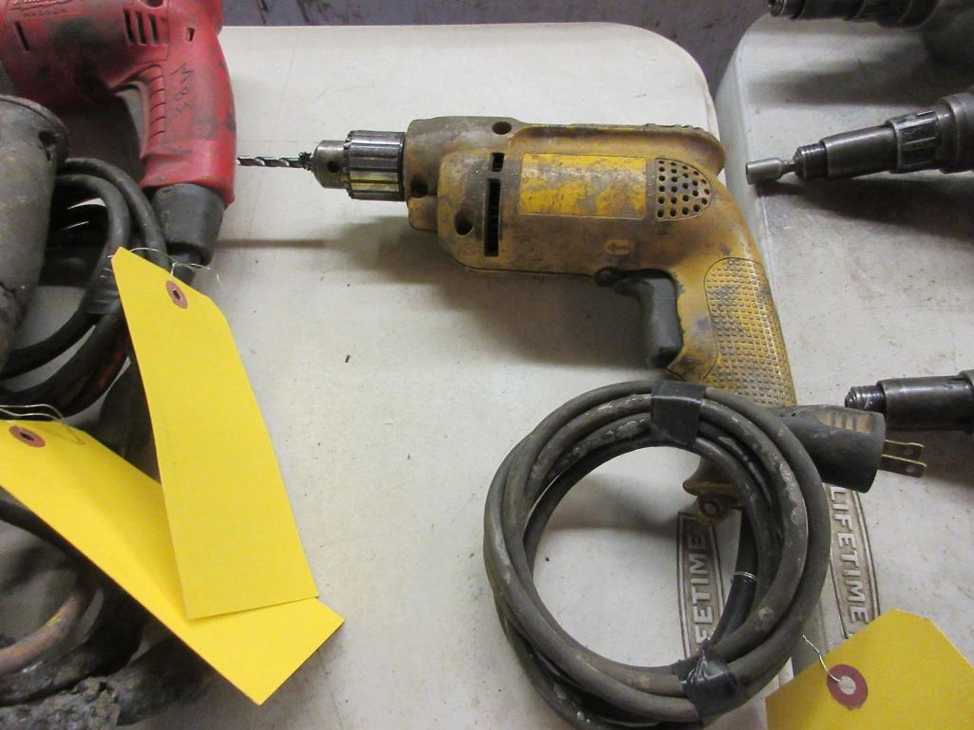 DEWALT 3/8'' DRILL, 120 V.