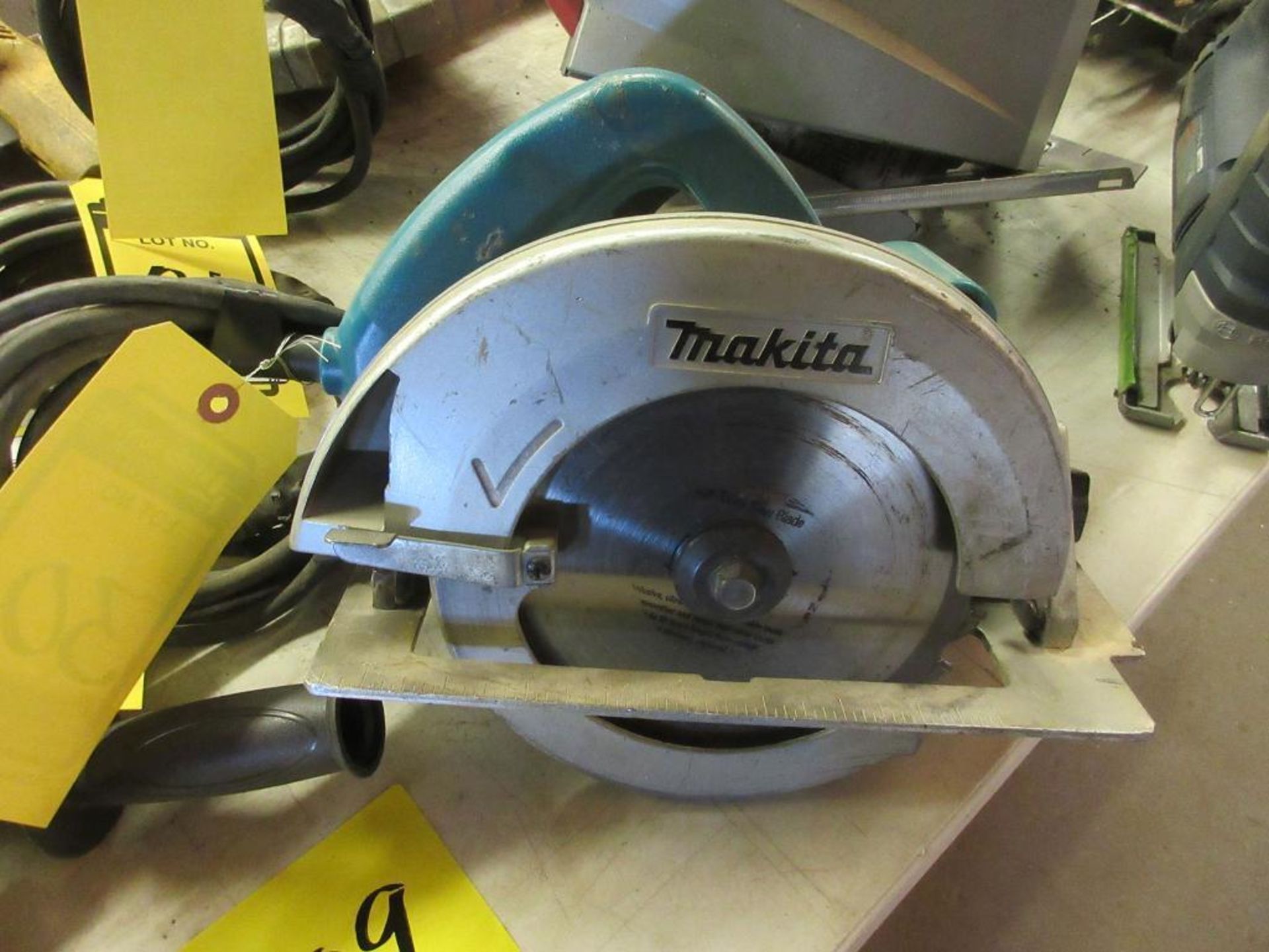 MAKITA 7 1/4'' CIRCULAR SAW, 120 V.