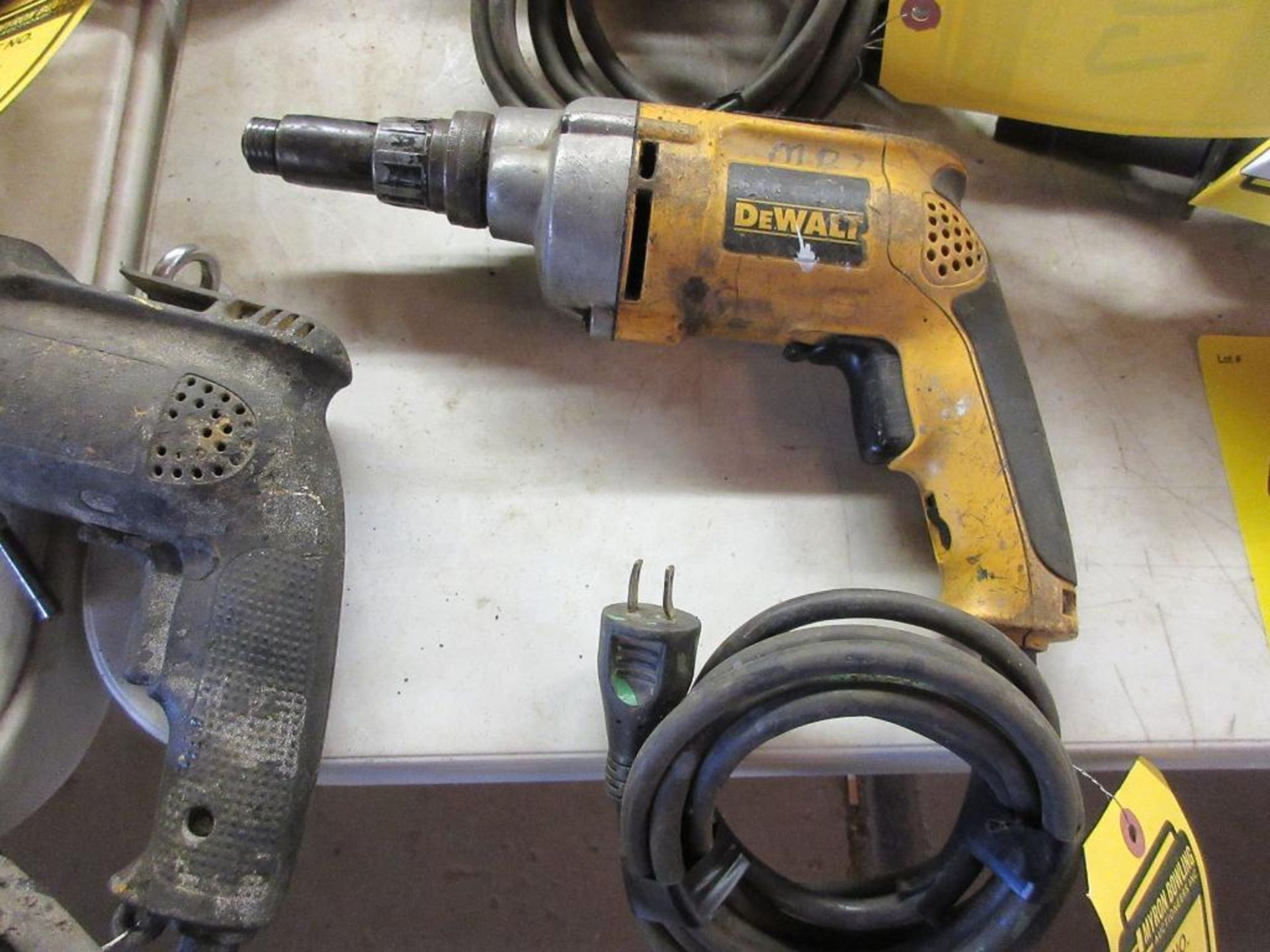 DEWALT VSR SCREWDRIVER, 120 V.