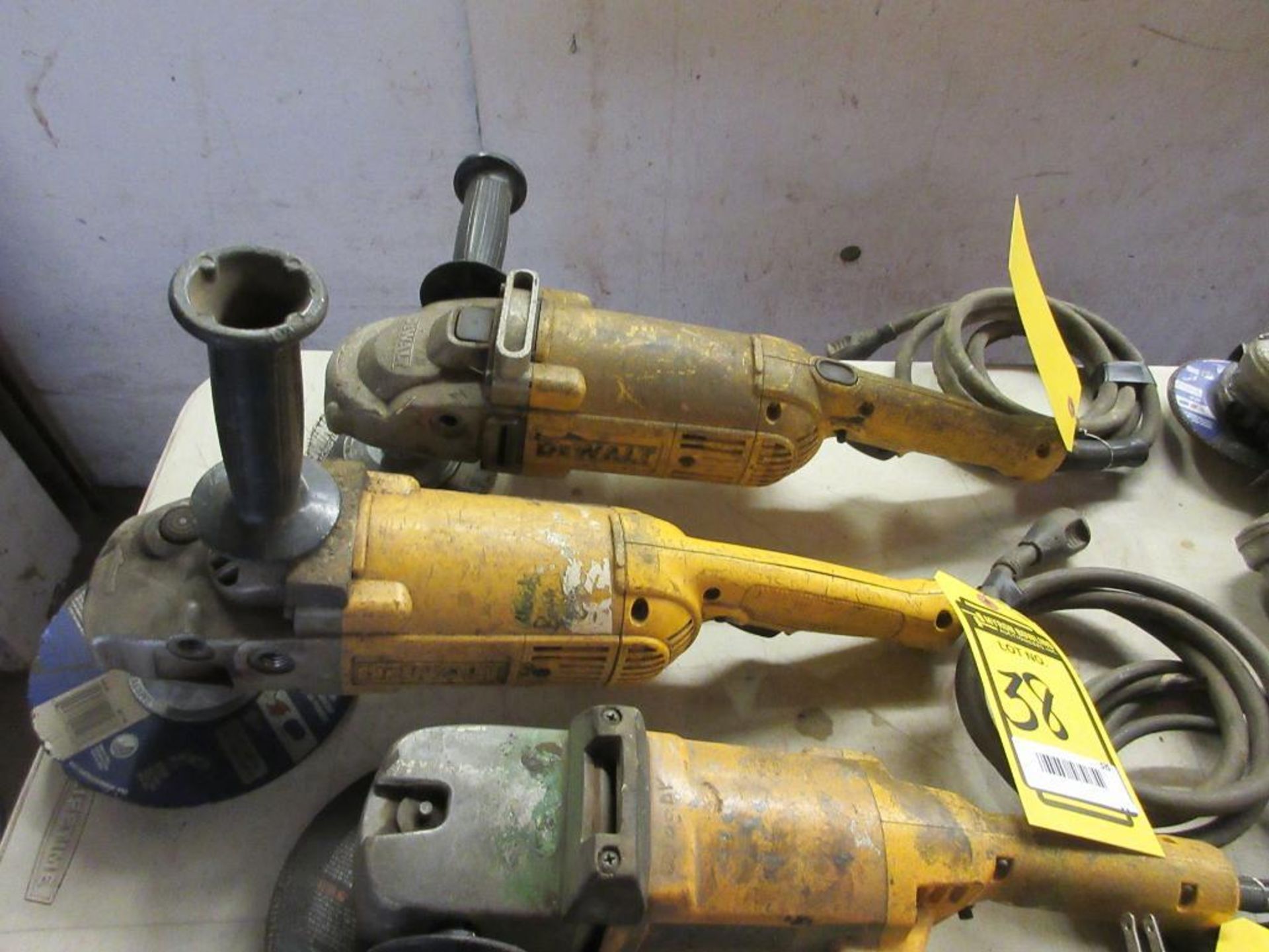 DEWALT 7'' - 9'' V/S GRINDER, 120 V.