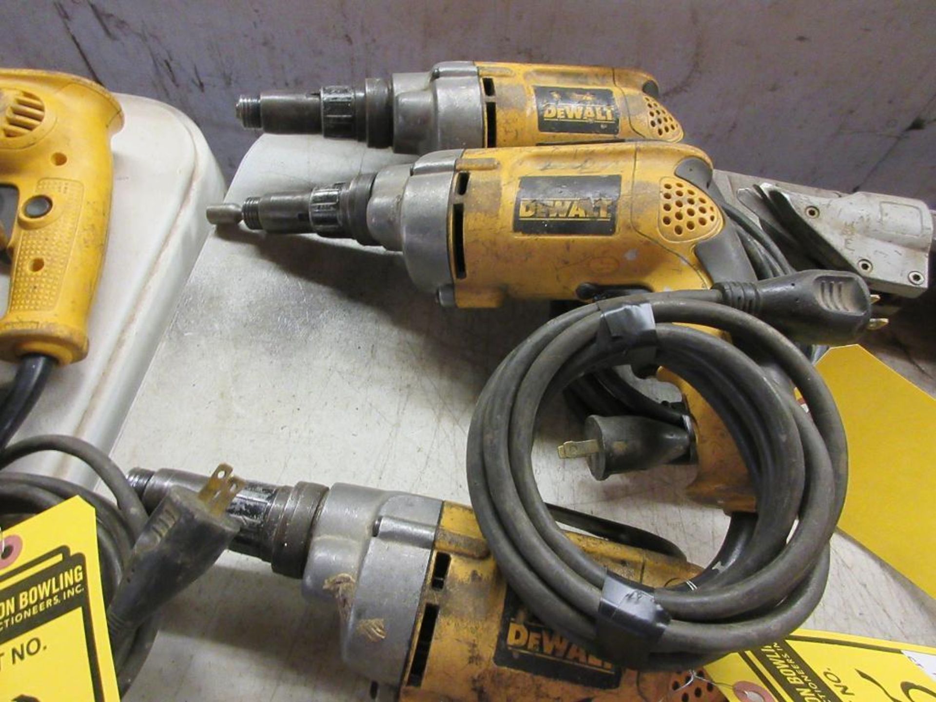 DEWALT VSR SCREWDRIVER, 120 V.