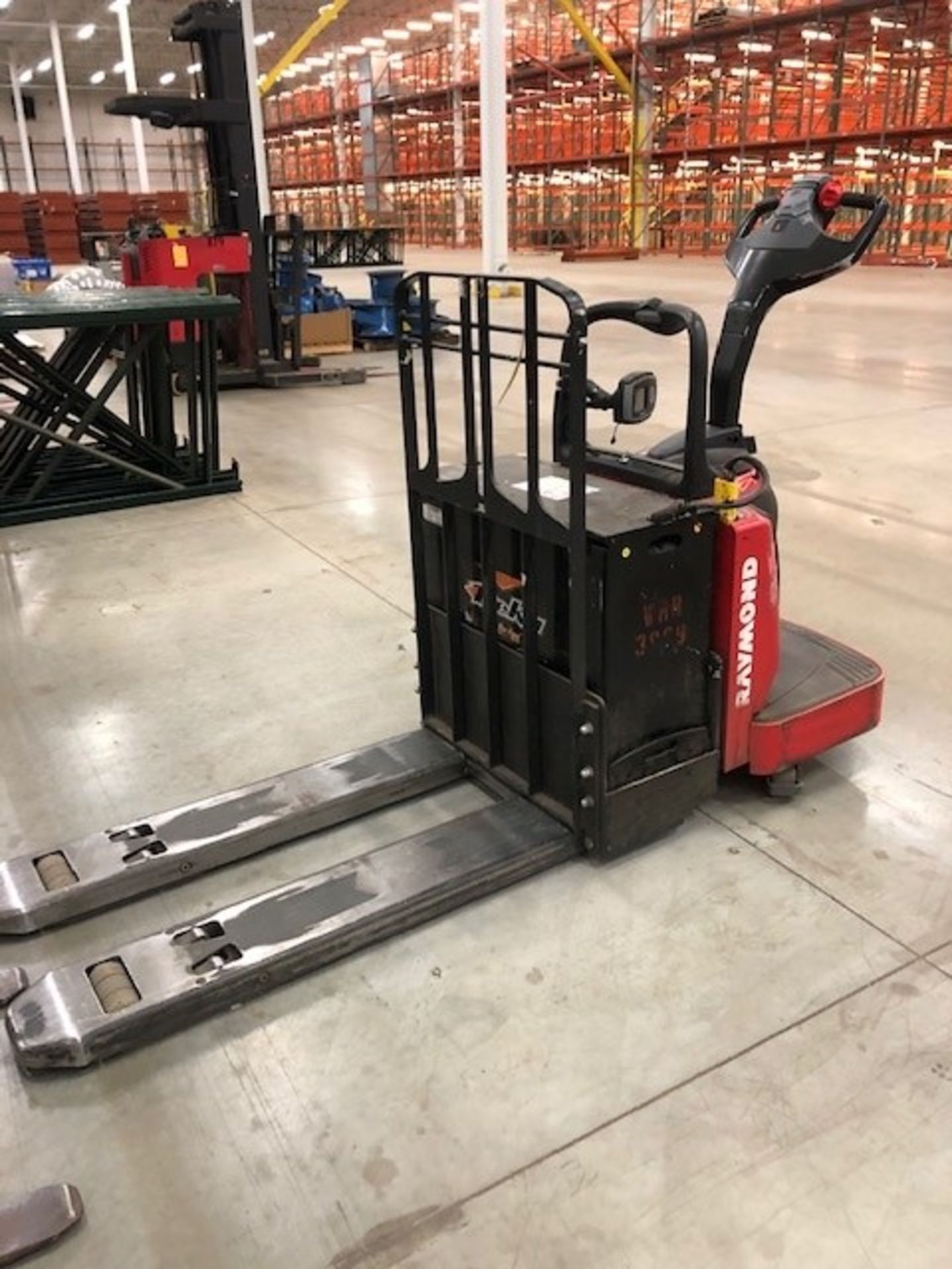 2013 RAYMOND 6,000 LB. CAPACITY ELECTRIC PALLET TRUCK; MODEL 8410, S/N 841-13-17109, WITH IWAREHOUSE - Image 6 of 8