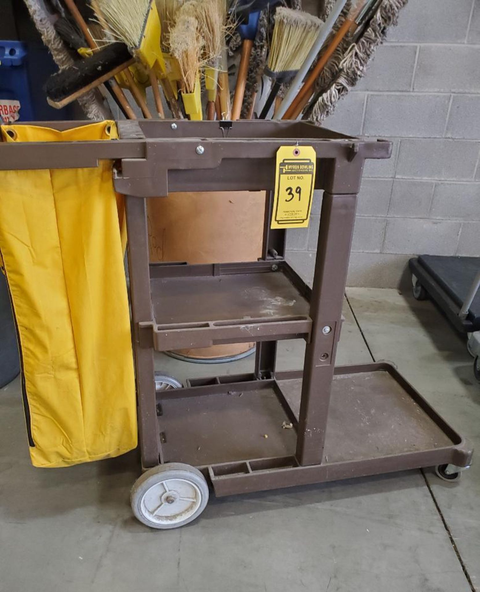 CONTINENTAL ROLLING JANITORIAL CART & CAN FULL OF BROOMS, DUSTMOPS, AND SHOVELS ***LOCATED AT - Image 3 of 3