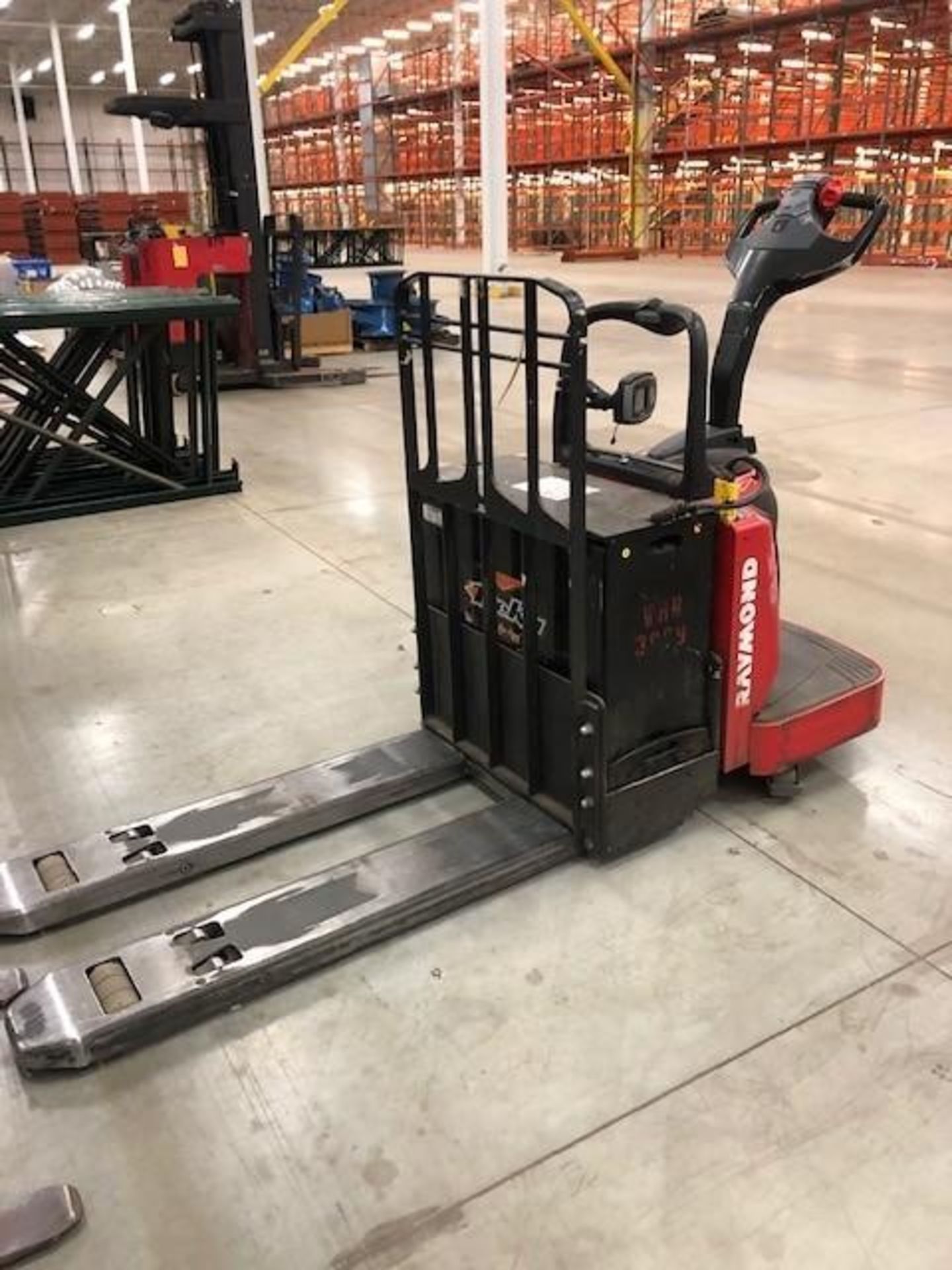 2013 RAYMOND 6,000 LB. CAPACITY ELECTRIC PALLET TRUCK; MODEL 8410, S/N 841-13-17109, WITH IWAREHOUSE - Image 7 of 8