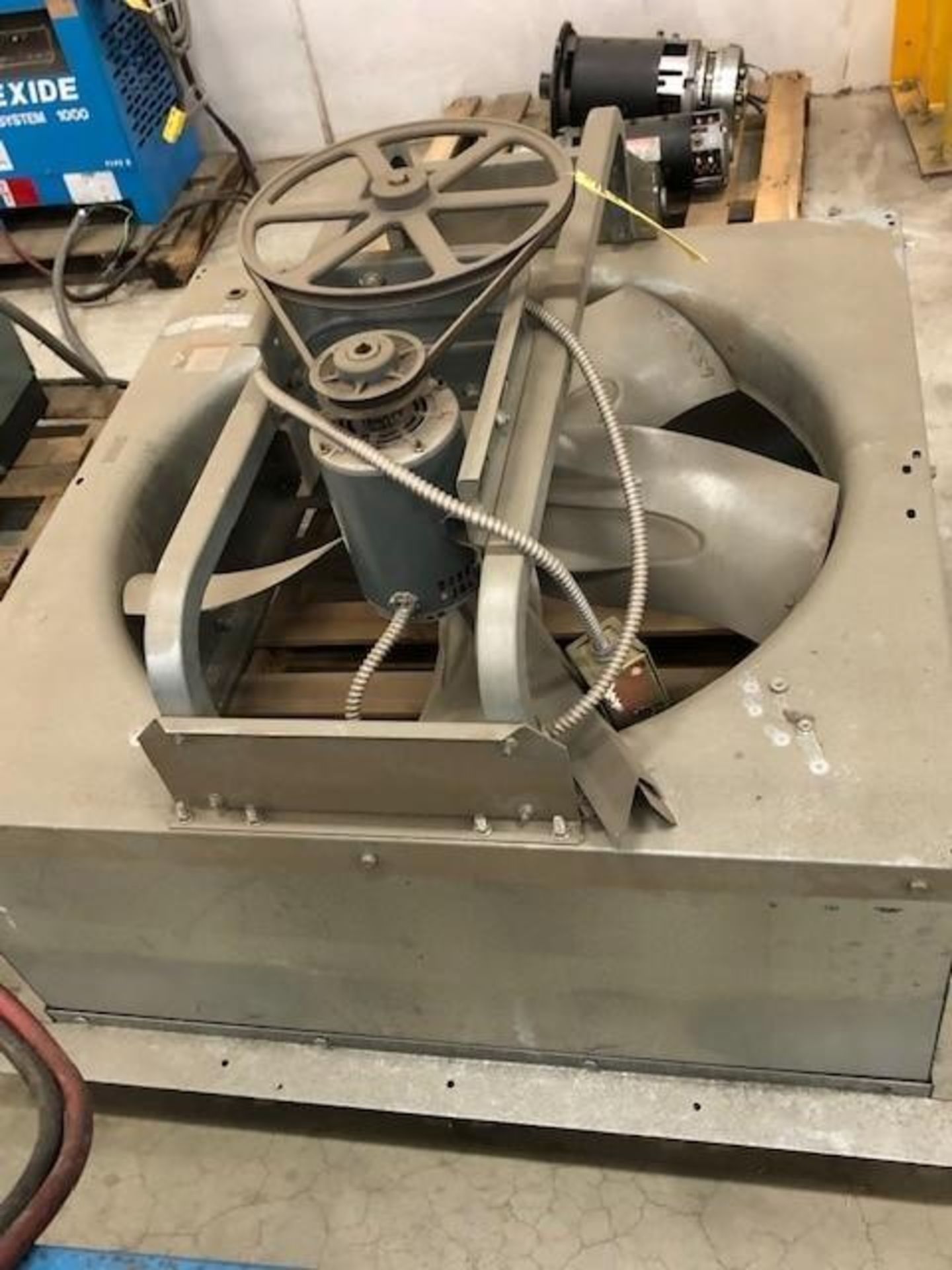 GREENHECK EXHAUST FAN; MODEL SBE-1136-7, S/N 00006388 ***LOCATED AT 13000 DARICE PARKWAY, - Image 3 of 4