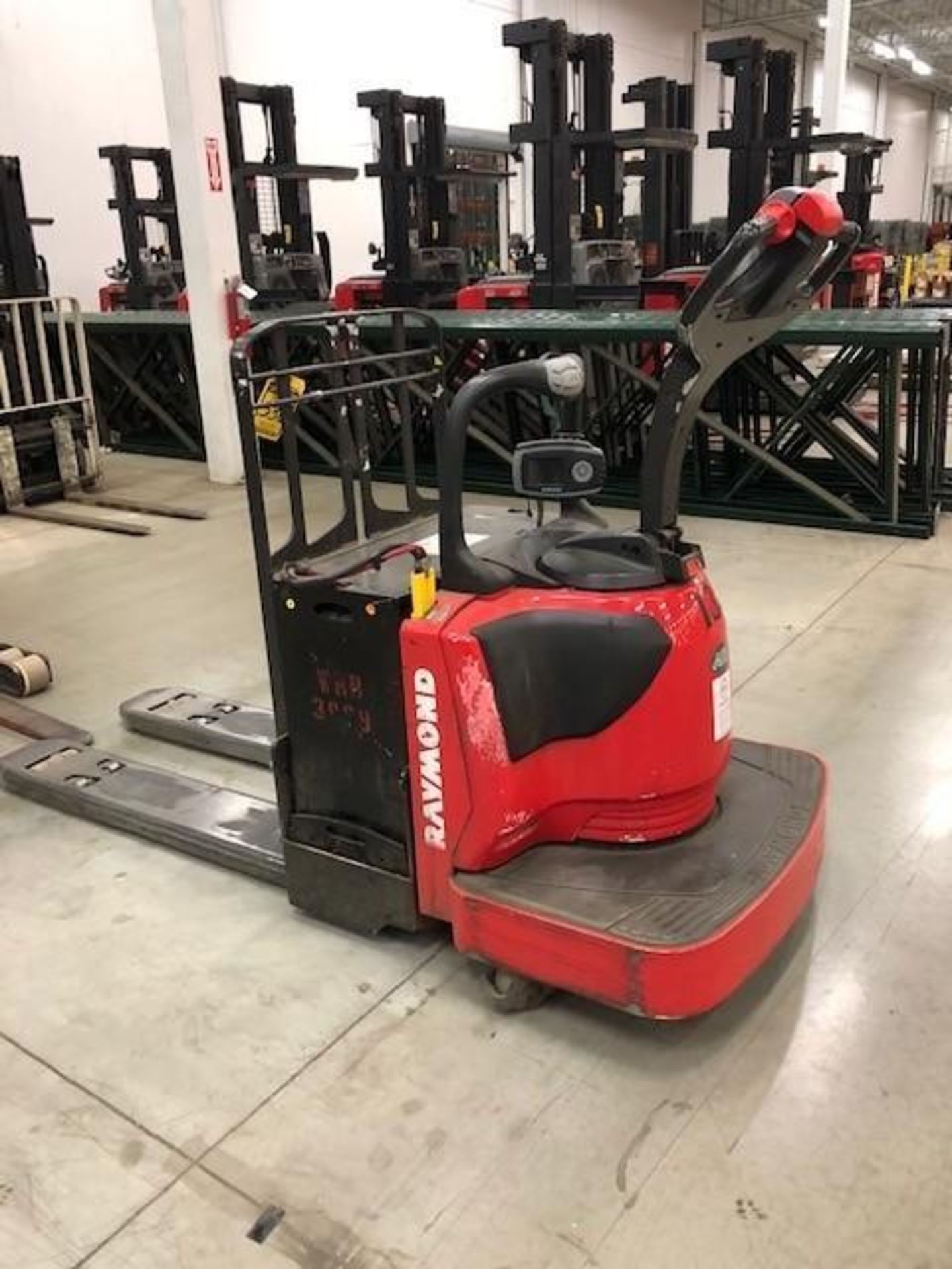 2013 RAYMOND 6,000 LB. CAPACITY ELECTRIC PALLET TRUCK; MODEL 8410, S/N 841-13-17109, WITH IWAREHOUSE - Image 5 of 8