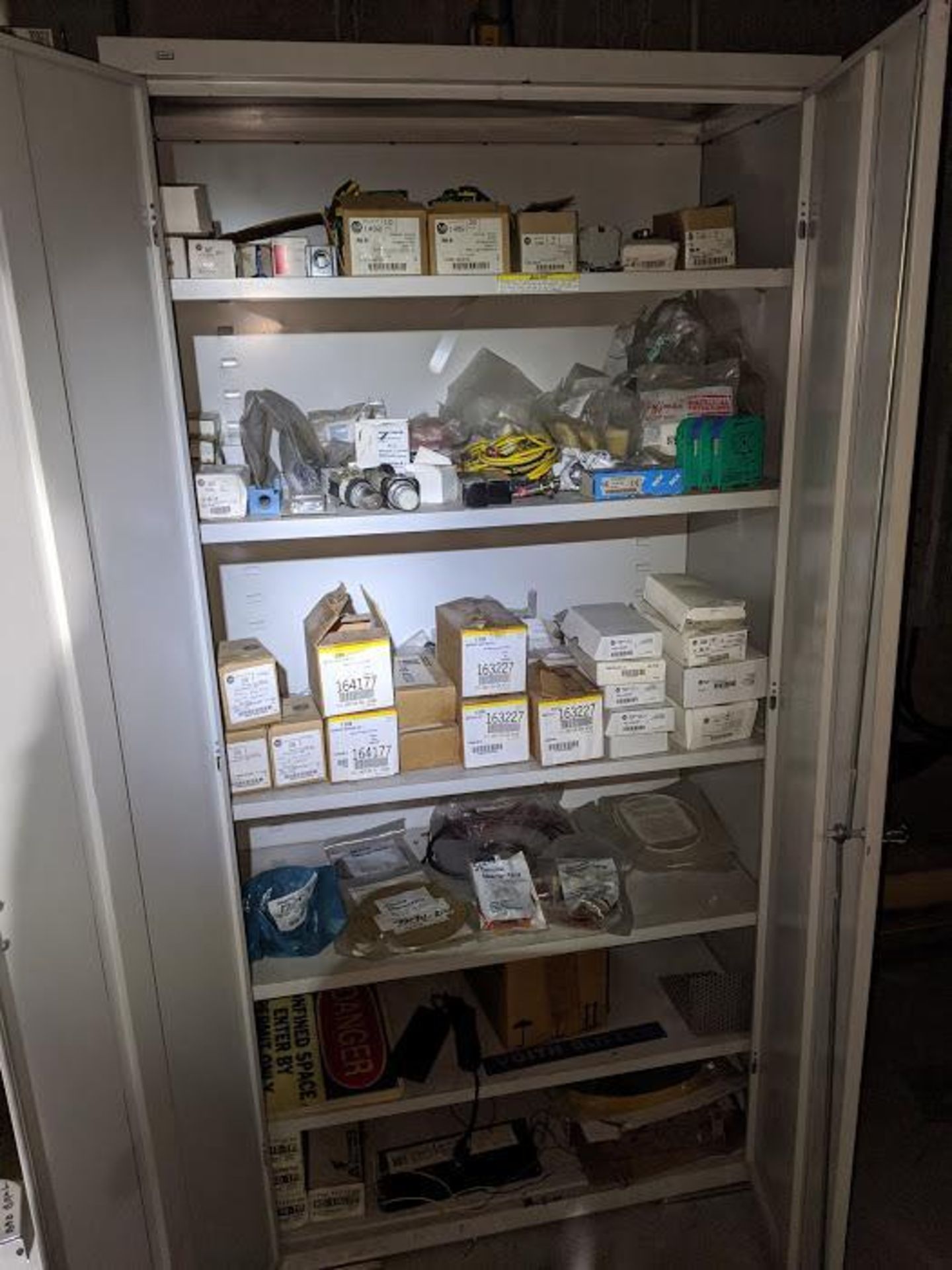 FACILITY SPARE PARTS CABINET WITH CONTENTS AND GREEN SHELF CONTENTS - Image 2 of 16