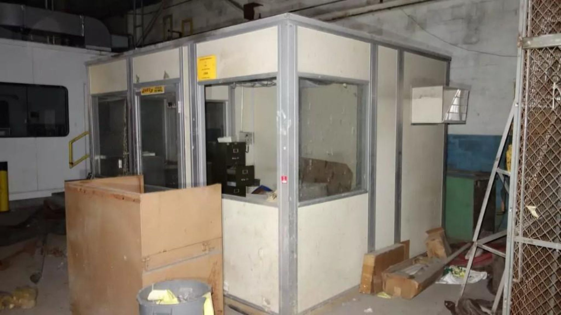 PREFABRICATED MODULAR OFFICE OFFICE WITH CONTENTS, 12X12X9FT - Image 7 of 8