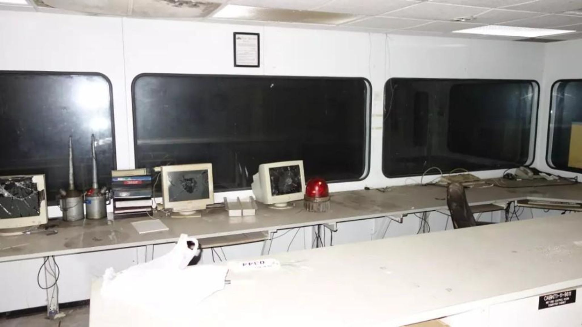 PREFABRICATED, INSULATED MODULAR OFFICE MECART COMMAND CENTER OFFICE WITH CONTENTS, 25X18FT - Image 3 of 8