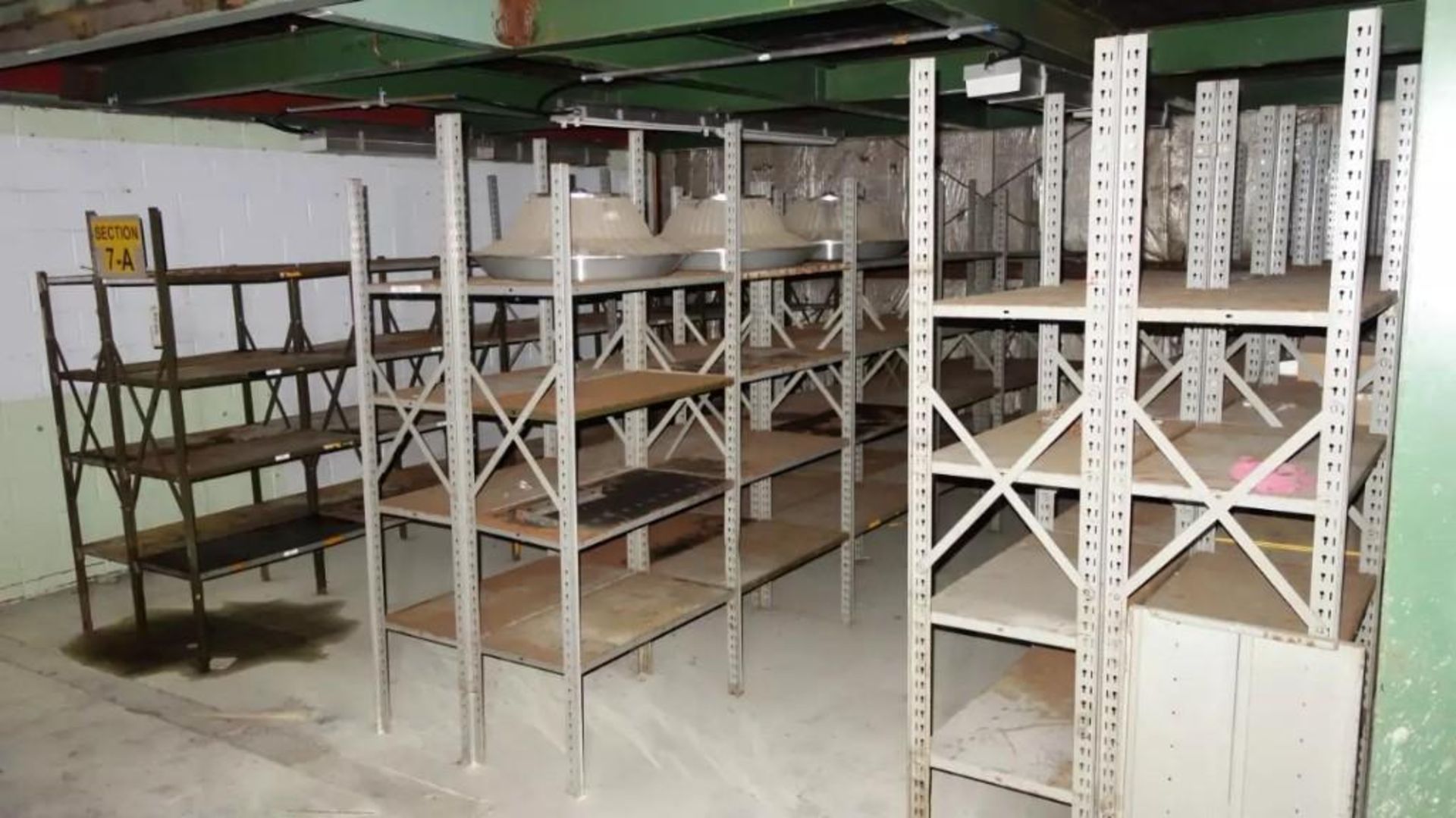 3 ROWS OF STEEL SHELVING, APPROX 18FT LONG, 4FT HIGH - Bild 3 aus 6