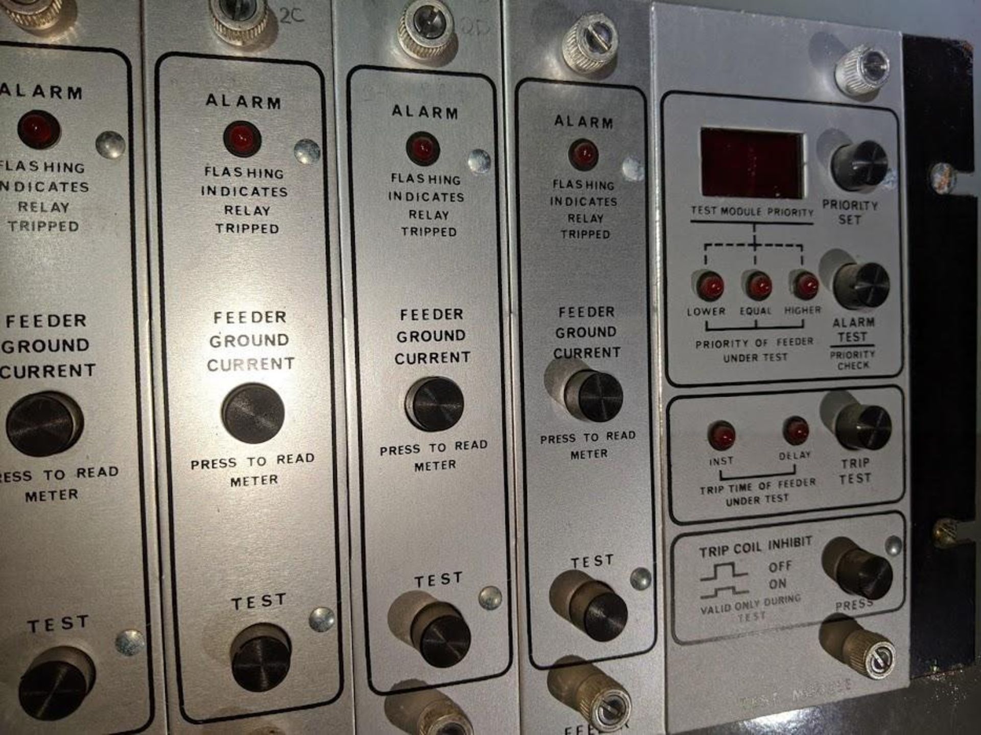 DSP-MK II GROUND FAULT PROTECTION SYSTEM FEDERAL PIONEER WITH 10 FEEDER ALARM CARDS - Image 4 of 7