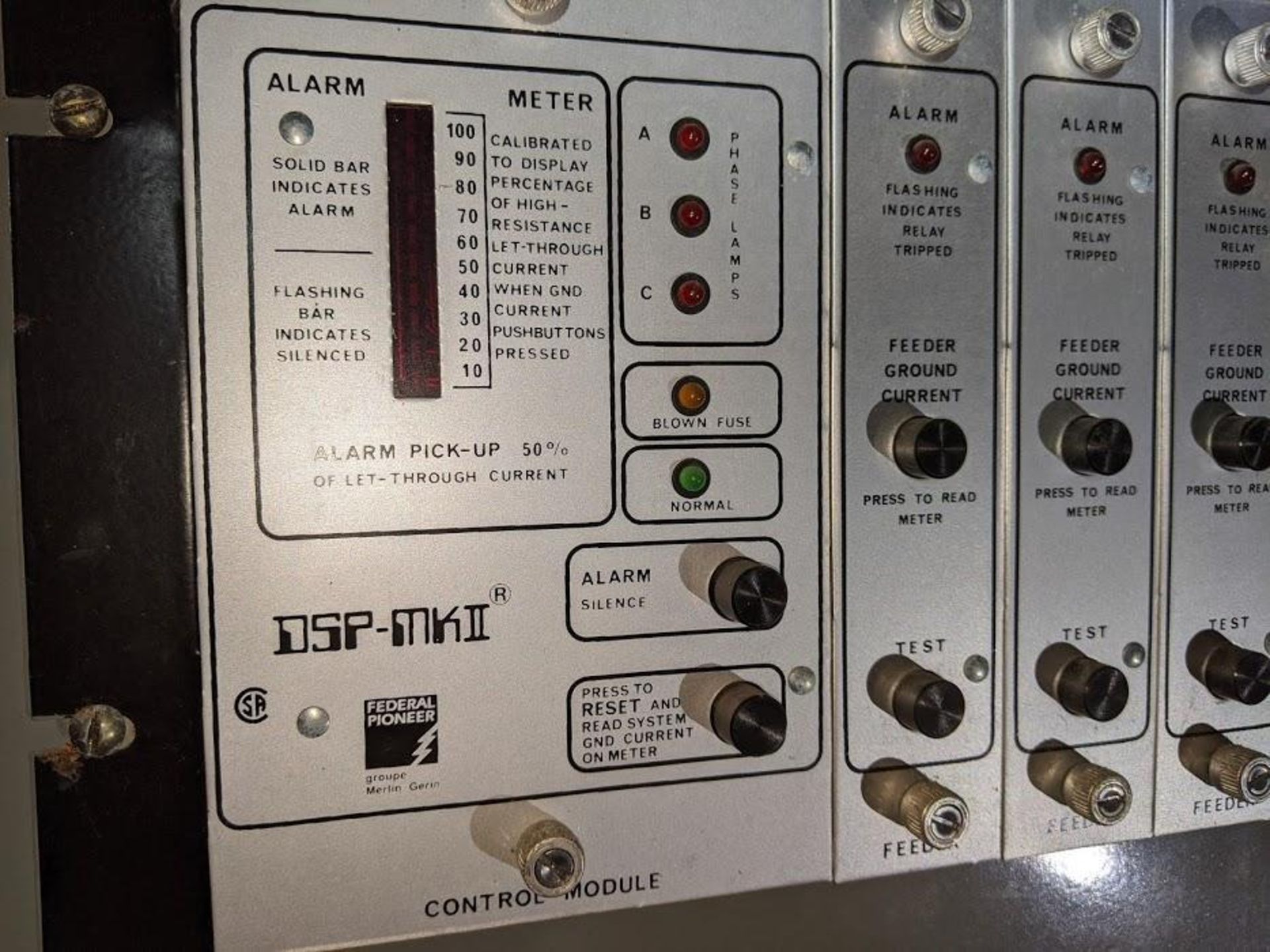 DSP-MK II GROUND FAULT PROTECTION SYSTEM FEDERAL PIONEER WITH 10 FEEDER ALARM CARDS - Image 3 of 7