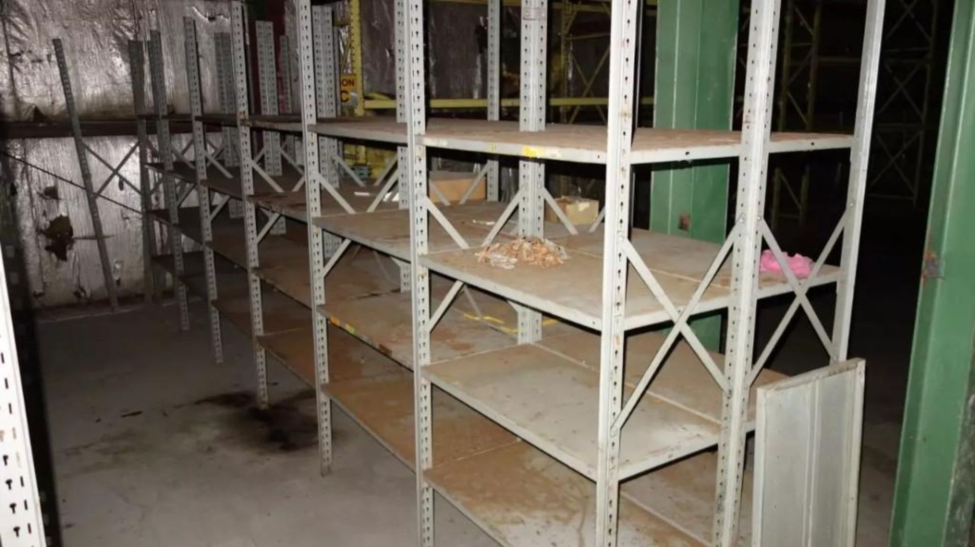 3 ROWS OF STEEL SHELVING, APPROX 18FT LONG, 4FT HIGH - Bild 5 aus 6