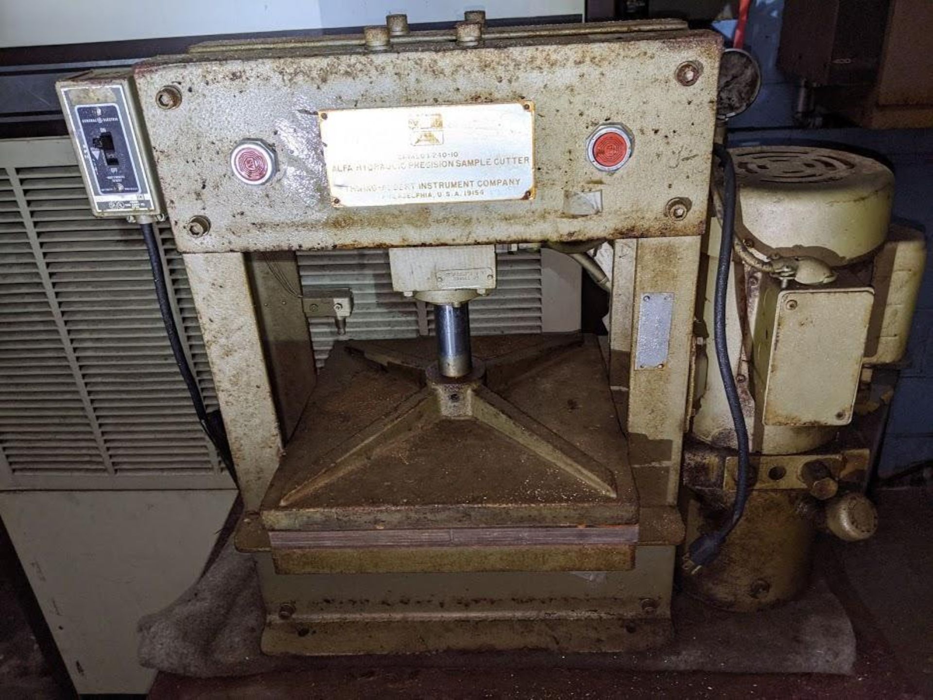 ALPHA HYDRAULIC PRECISION SAMPLE CUTTER 240-10 110V