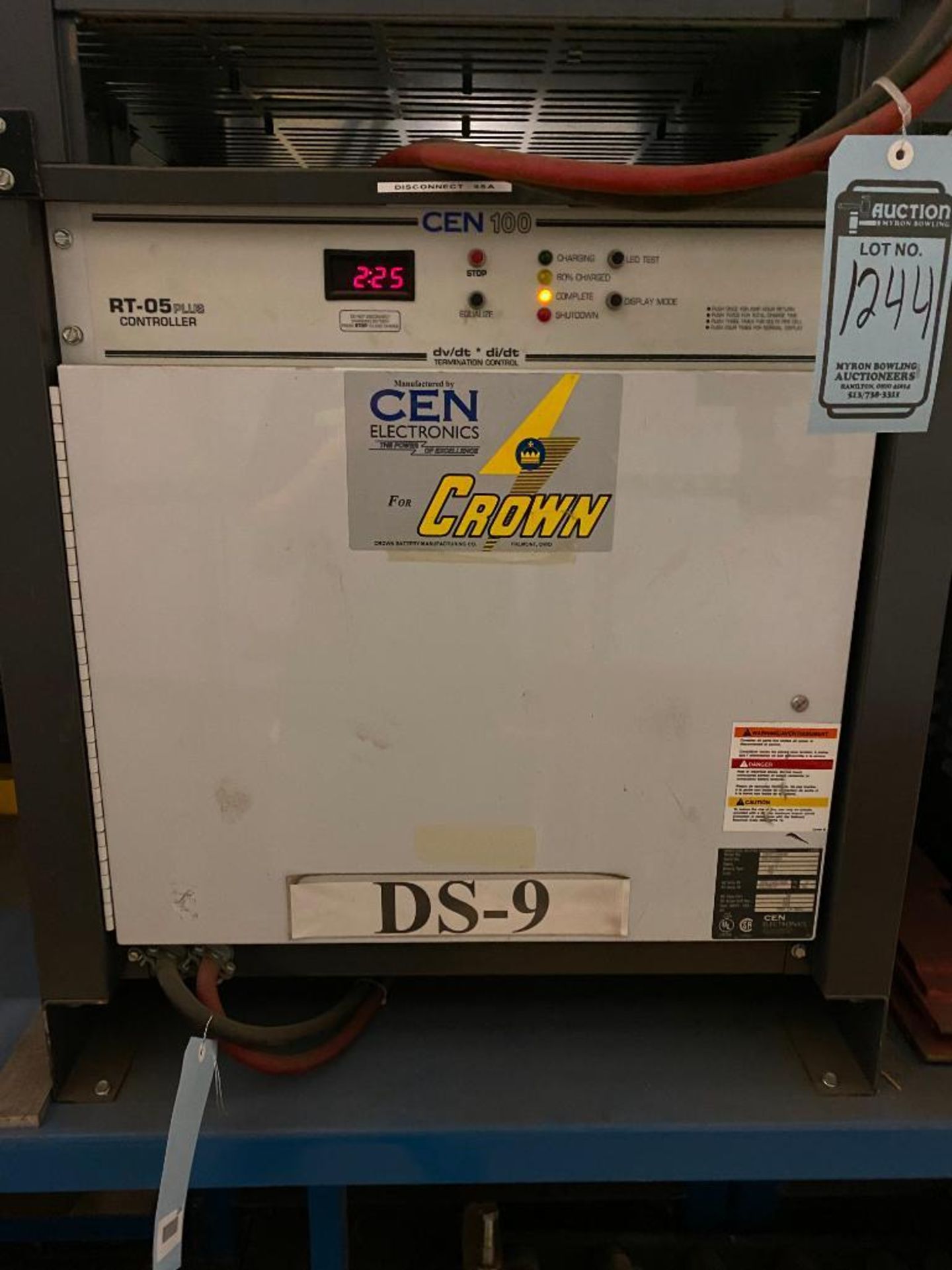 (1) CROWN CEN100 36 V. BATTERY CHARGER, MODEL 18Y1050H3D, INPUT 208/240/480, 3-PH, (1) ENERSYS - Image 2 of 5