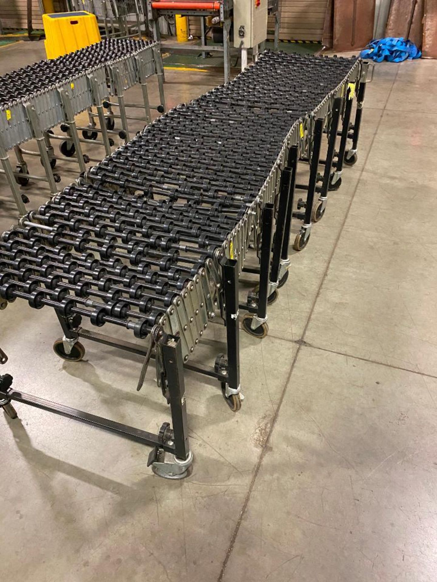 BEST FLEX ULTRA ACCORDION CONVEYOR, 24'' W ON RUBBER CASTERS - Image 2 of 3