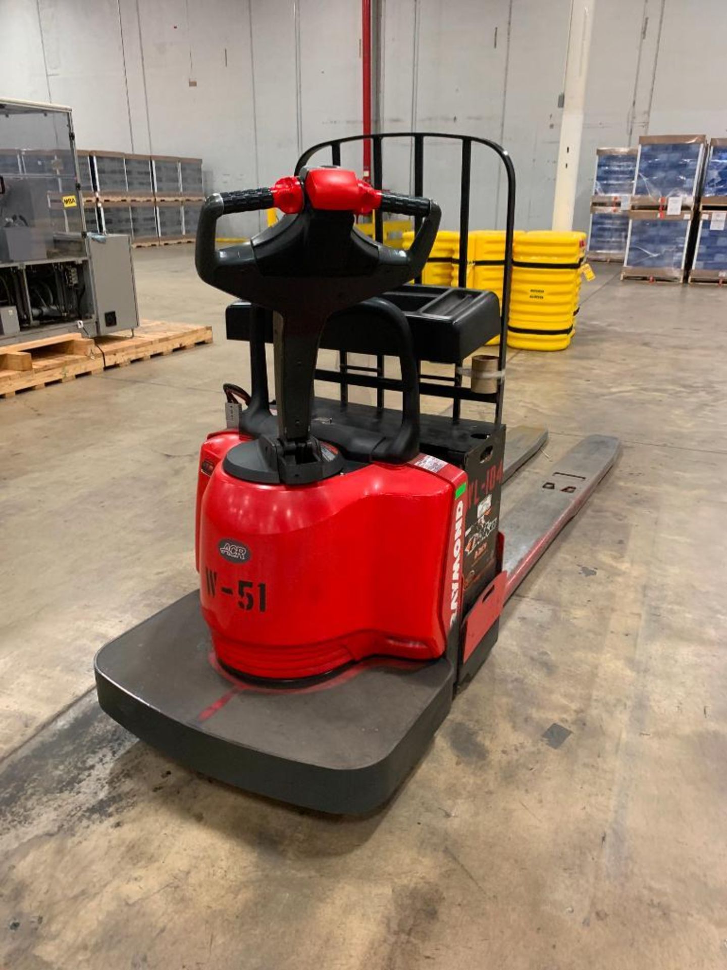 2006 RAYMOND 24V RIDE-ON PALLET JACK, LONG FORK, 5,744 HOURS, MODEL 113TMFRC60L, S/N 840-06-69415, - Image 2 of 4