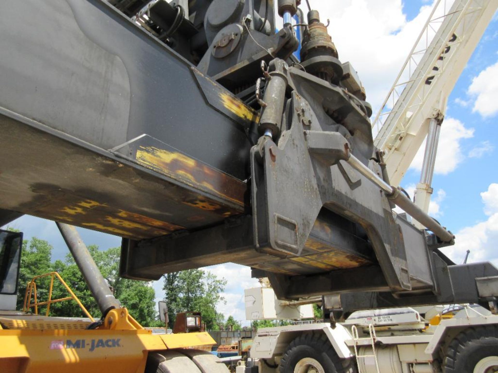 2002 MI-JACK 100,000-LB. REACH STACKER / CONTAINER HANDLER, MODEL CS45KM, FORMER GOVERNMENT-OWNED - Image 7 of 8