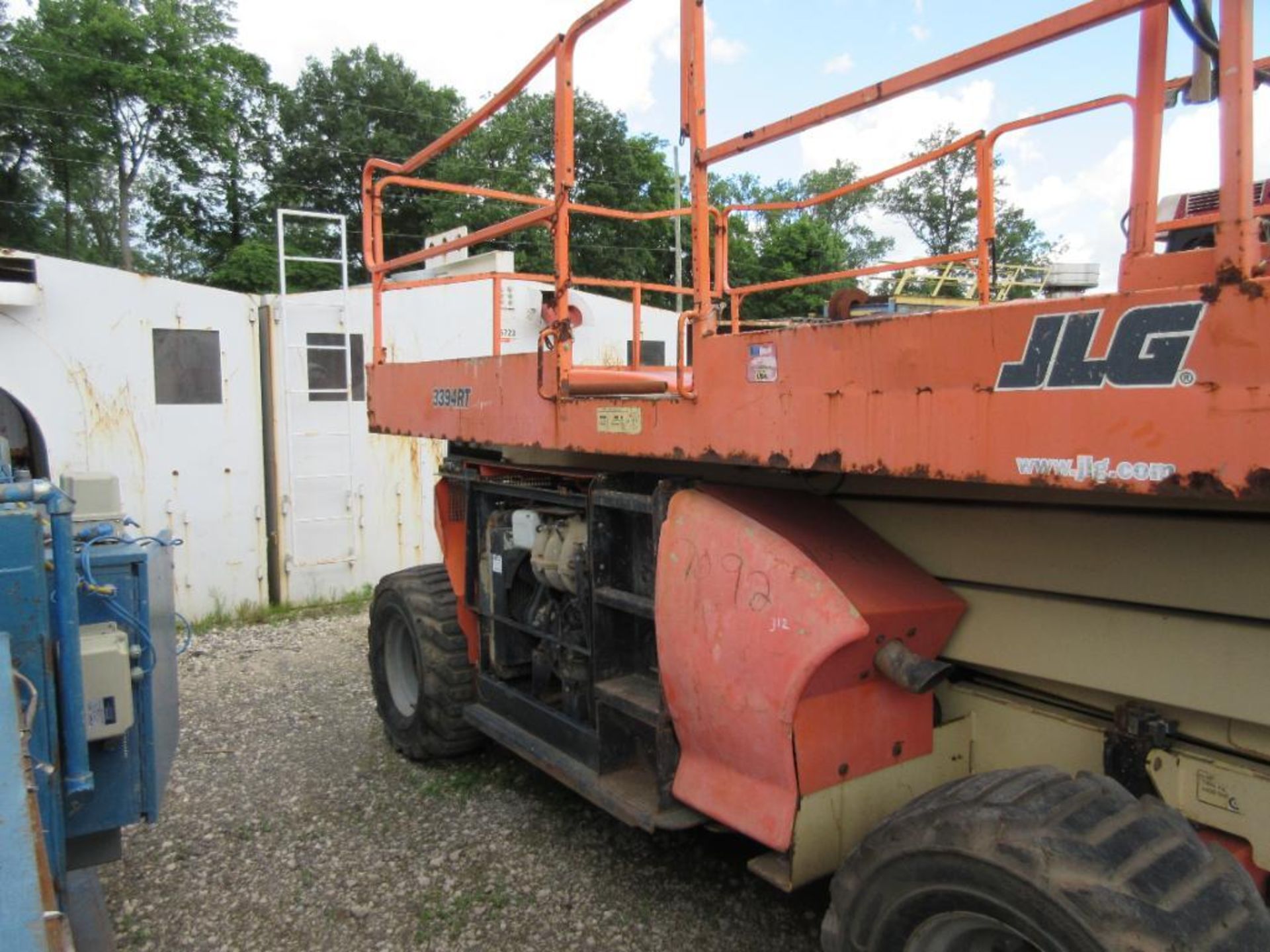 JLG 3394RT ALL-TERRAIN SCISSOR LIFT, 33' LIFT HEIGHT, 1,500 LB. CAPACITY PLATFORM, EXTENDED - Image 2 of 5