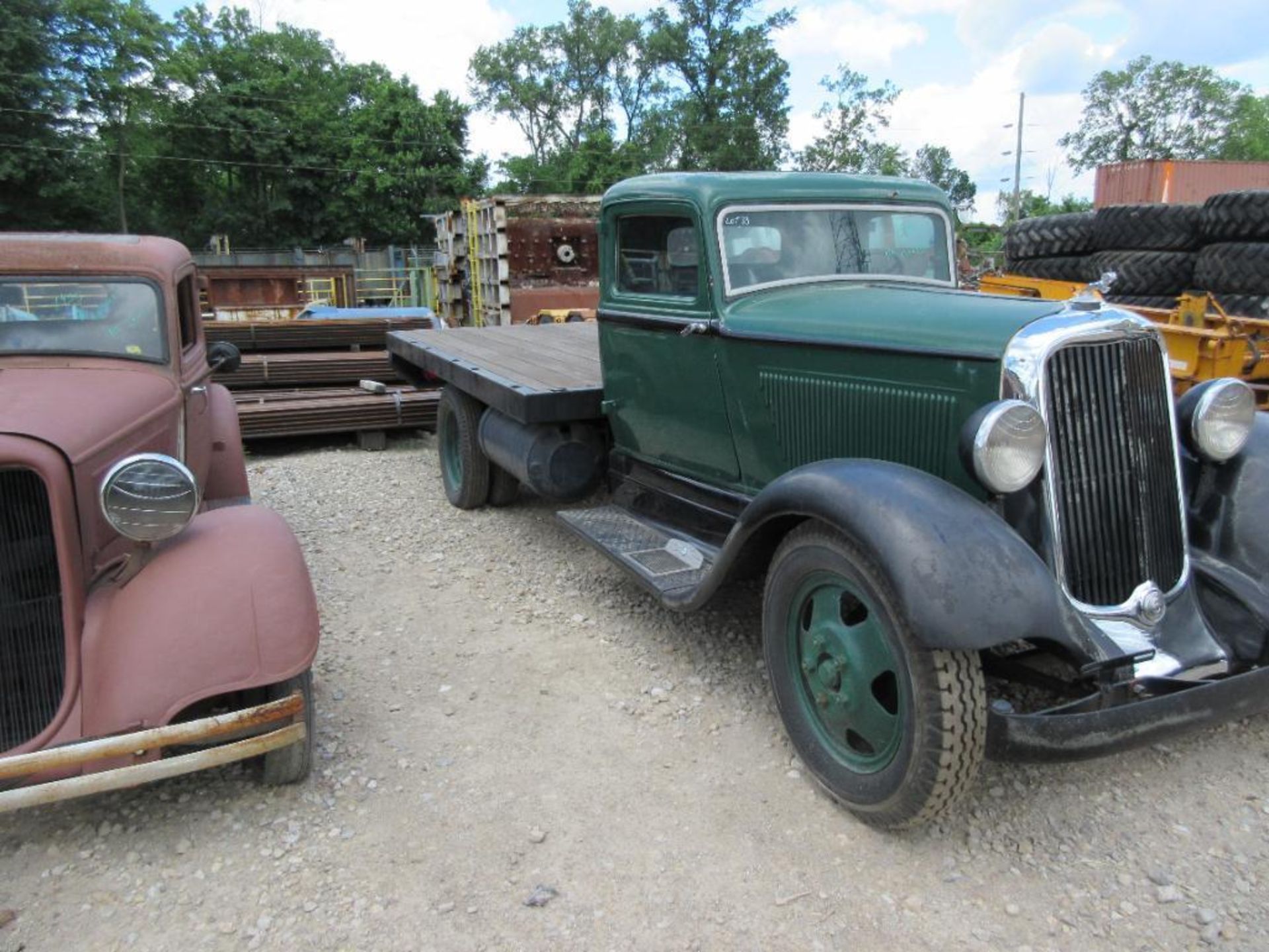 1934 DODGE FLATBED TRUCK, VIN# 9244350, WOOD DECK, SUICIDE DOORS, ALL STEEL FRAME, DUAL REAR - Image 3 of 18