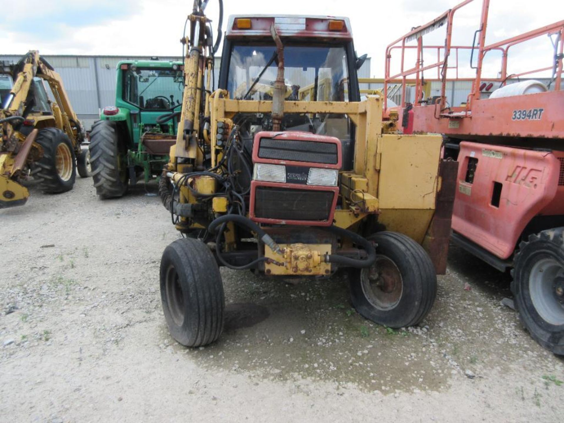 CASE 895 INTERNATIONAL WITH ALAMO A-BOOM HYDRAULIC MOWER, (NEEDS REPAIRED)