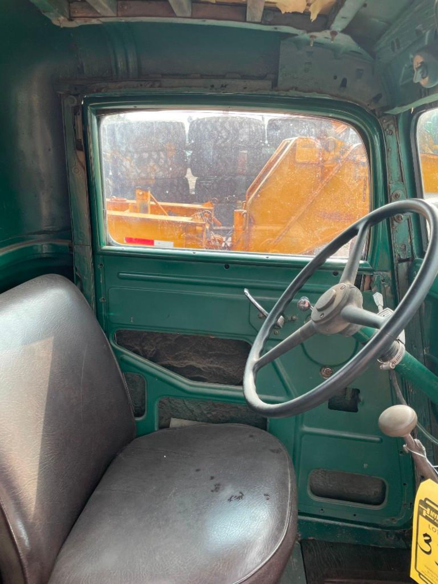 1934 DODGE FLATBED TRUCK, VIN# 9244350, WOOD DECK, SUICIDE DOORS, ALL STEEL FRAME, DUAL REAR - Image 14 of 18