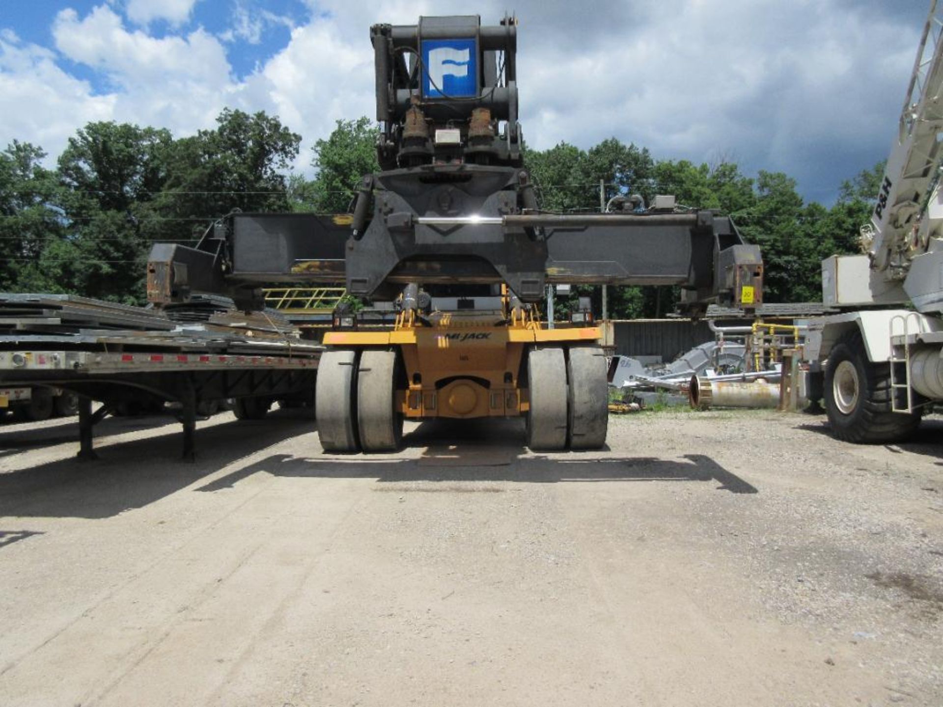 2002 MI-JACK 100,000-LB. REACH STACKER / CONTAINER HANDLER, MODEL CS45KM, FORMER GOVERNMENT-OWNED - Image 2 of 8