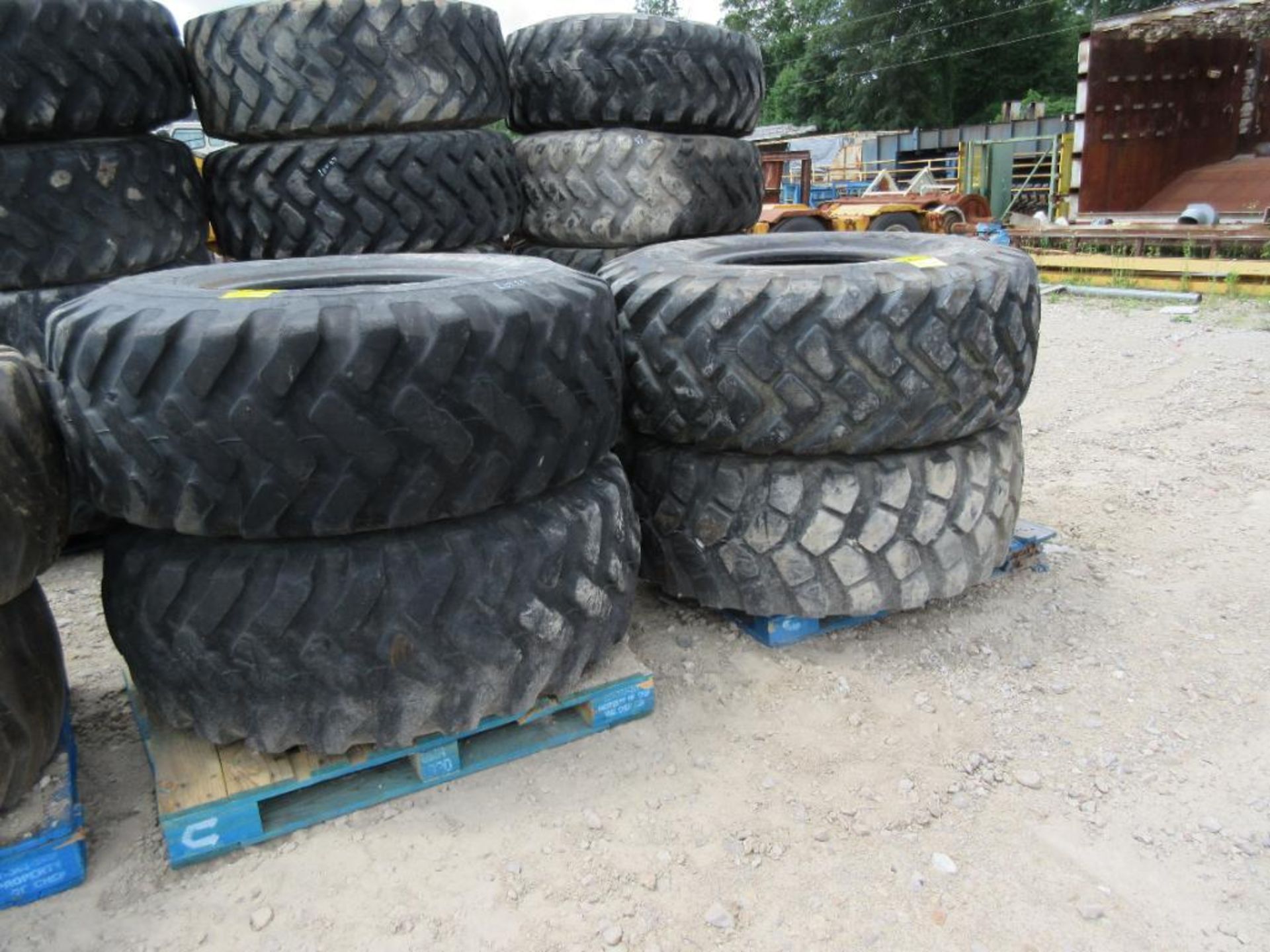 (4) 20.5 R 25 LOADER TIRES