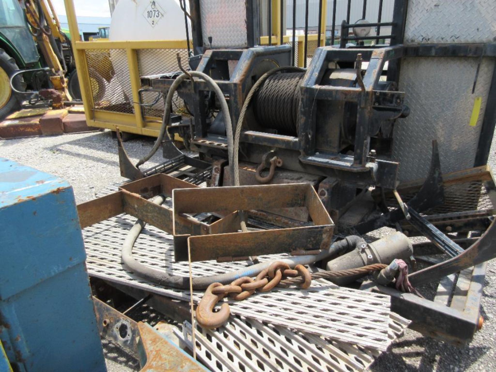 TULSA 80,000 LB. RUFNEK ROLL OFF WINCH, 1 1/4'' DIA. BRAIDED CABLE, DIAMOND PLATE CAB SHIELD - Image 3 of 4